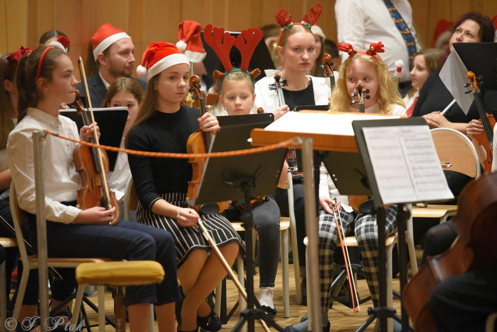 Zdjęcie w galerii na portalu naszraciborz.pl: W szkole muzycznej wybrzmiały kolędy [FOTO i WIDEO] wiadomości z regionu