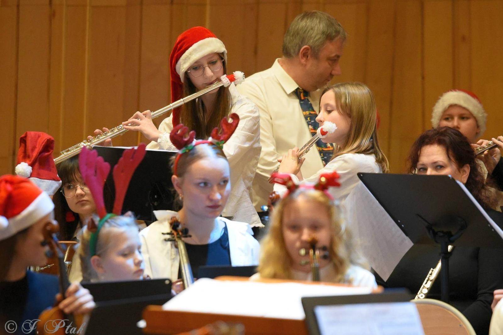 Zdjęcie w galerii na portalu naszraciborz.pl: W szkole muzycznej wybrzmiały kolędy [FOTO i WIDEO] wiadomości z regionu