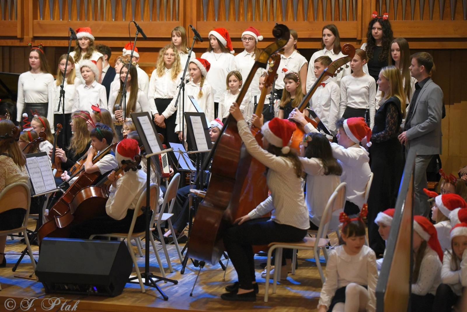 Zdjęcie w galerii na portalu naszraciborz.pl: W szkole muzycznej wybrzmiały kolędy [FOTO i WIDEO] wiadomości z regionu