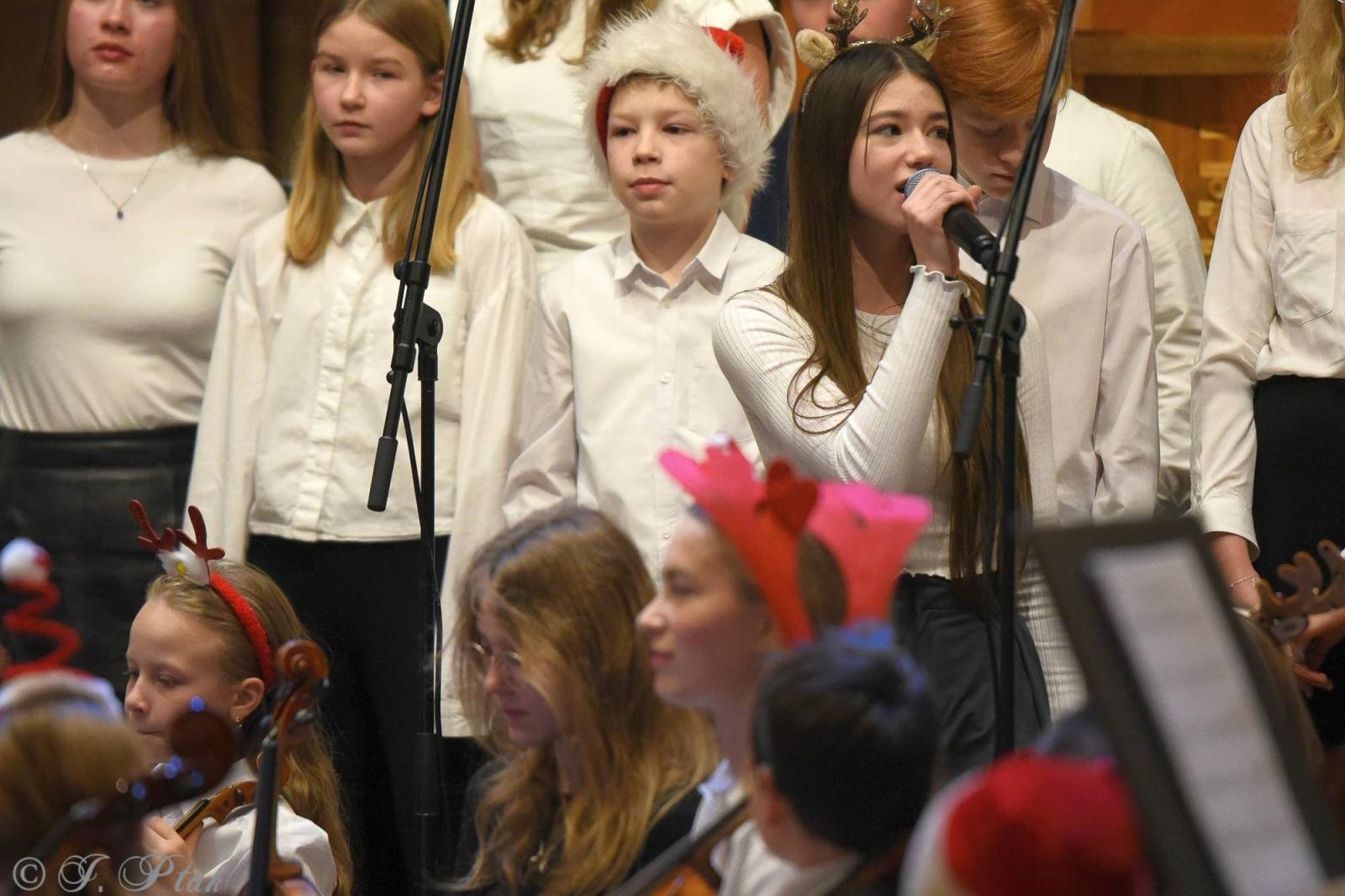Zdjęcie w galerii na portalu naszraciborz.pl: W szkole muzycznej wybrzmiały kolędy [FOTO i WIDEO] wiadomości z regionu
