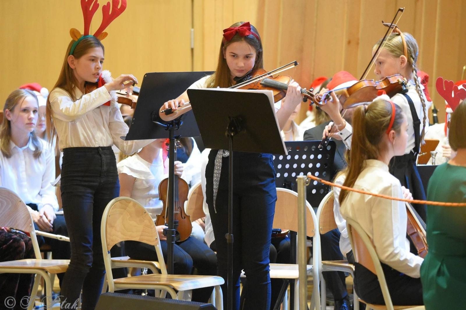 Zdjęcie w galerii na portalu naszraciborz.pl: W szkole muzycznej wybrzmiały kolędy [FOTO i WIDEO] wiadomości z regionu