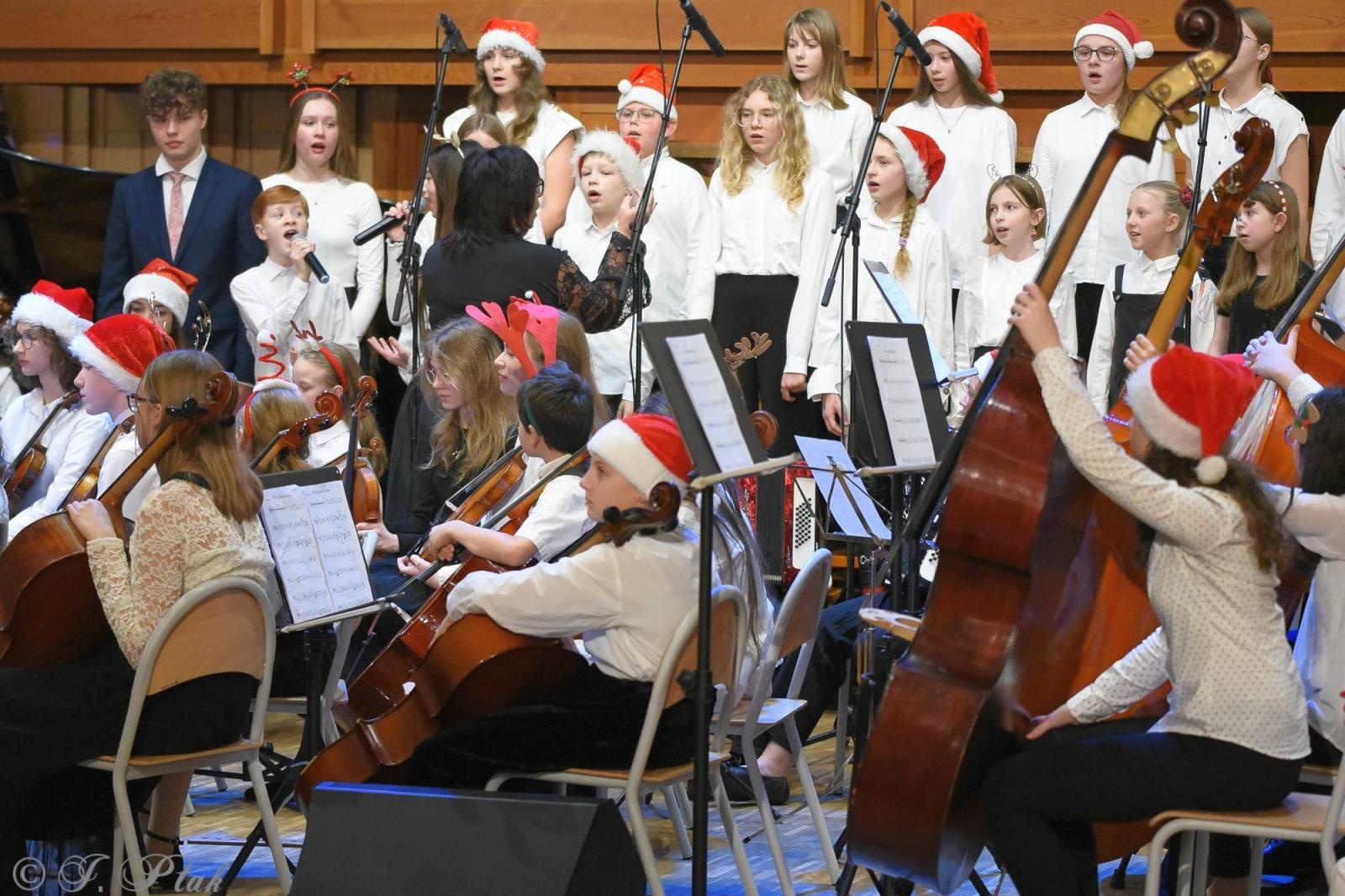 Zdjęcie w galerii na portalu naszraciborz.pl: W szkole muzycznej wybrzmiały kolędy [FOTO i WIDEO] wiadomości z regionu