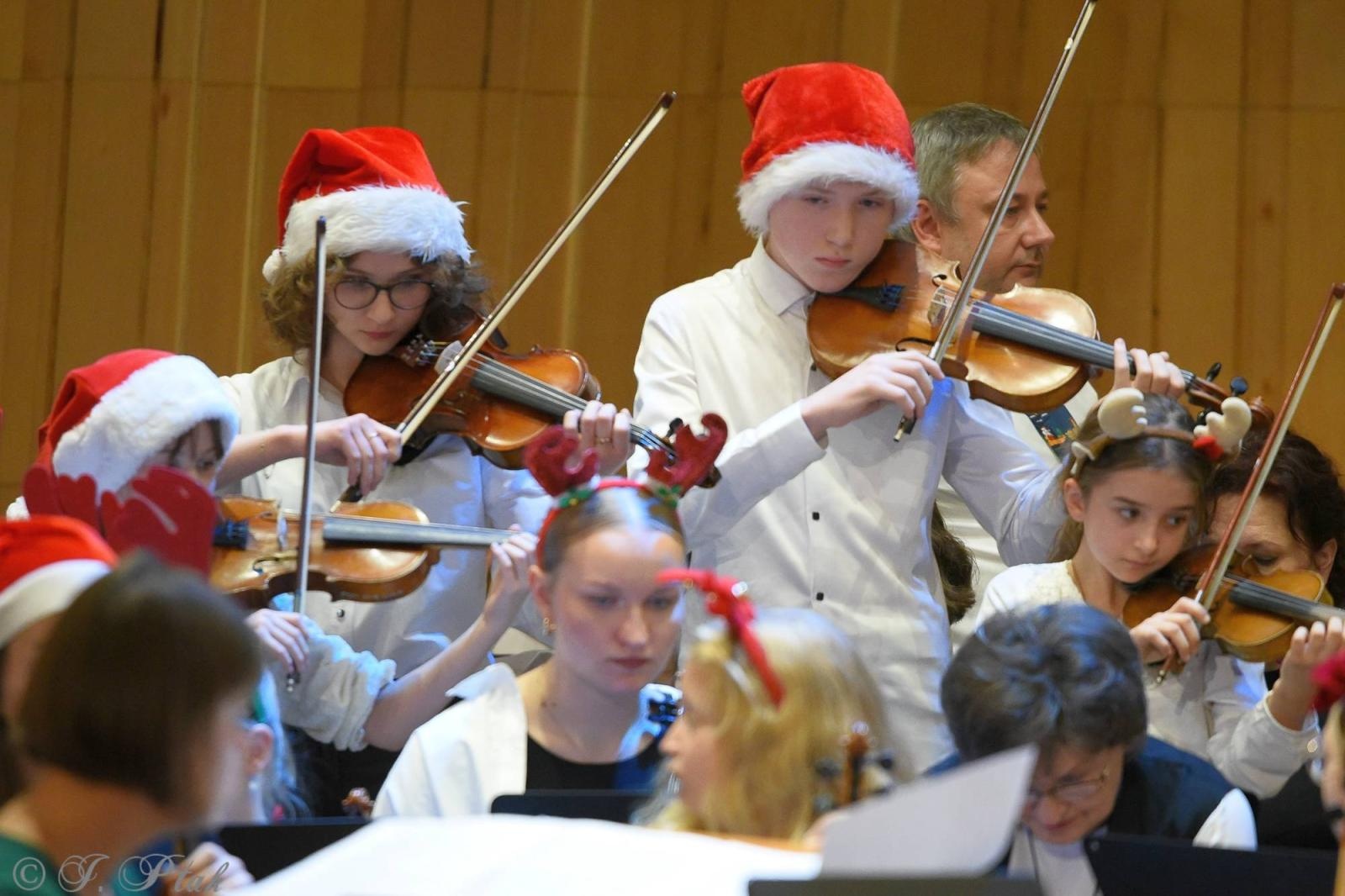 Zdjęcie w galerii na portalu naszraciborz.pl: W szkole muzycznej wybrzmiały kolędy [FOTO i WIDEO] wiadomości z regionu