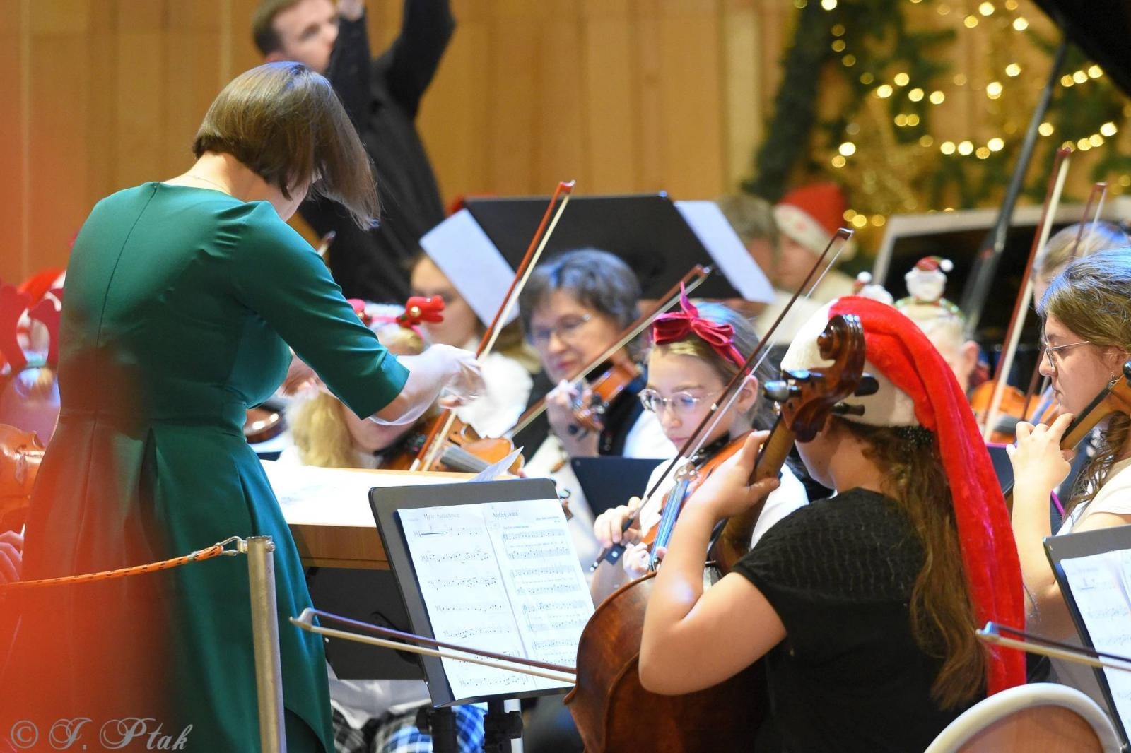 Zdjęcie w galerii na portalu naszraciborz.pl: W szkole muzycznej wybrzmiały kolędy [FOTO i WIDEO] wiadomości z regionu