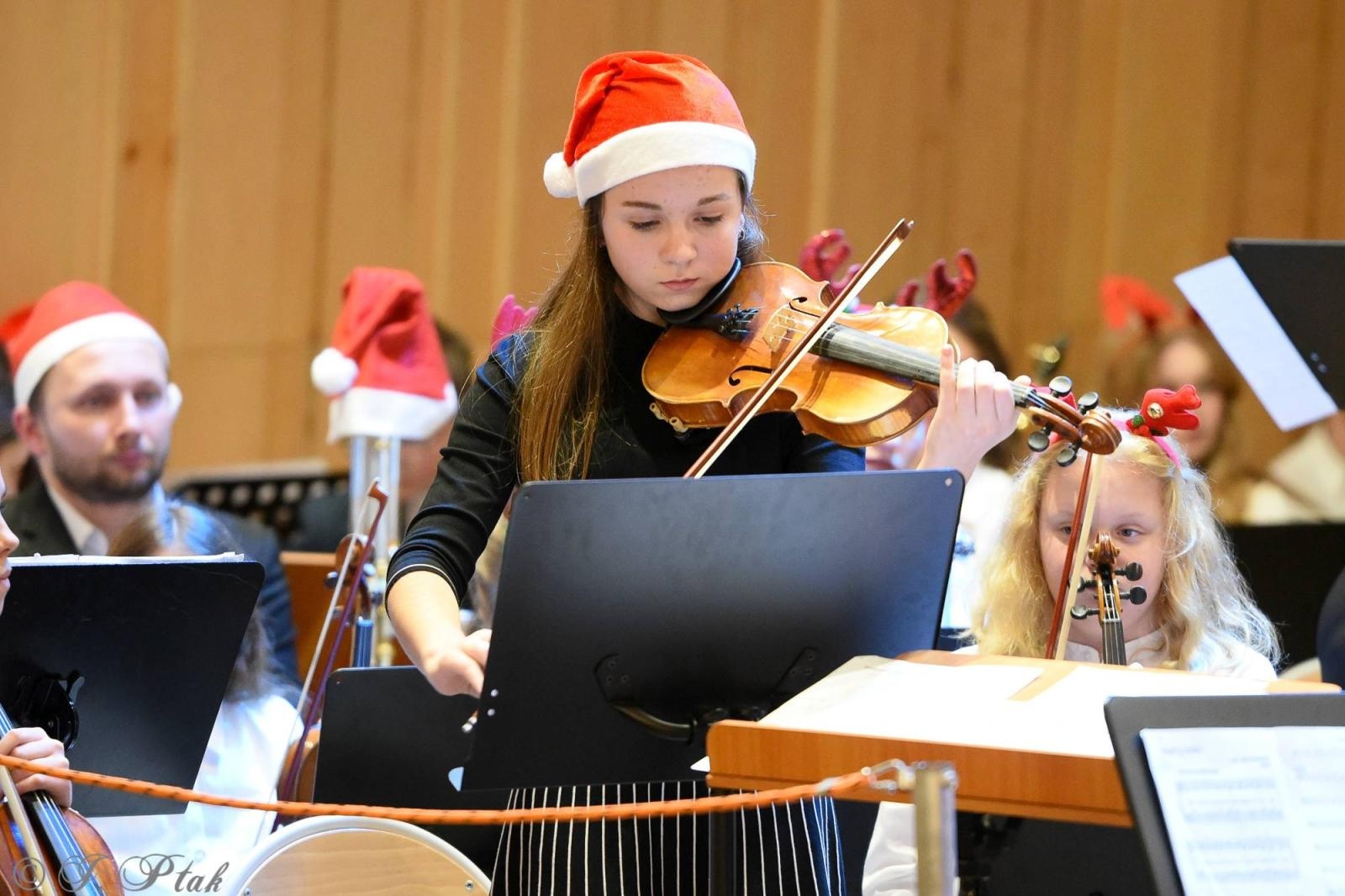 Zdjęcie w galerii na portalu naszraciborz.pl: W szkole muzycznej wybrzmiały kolędy [FOTO i WIDEO] wiadomości z regionu