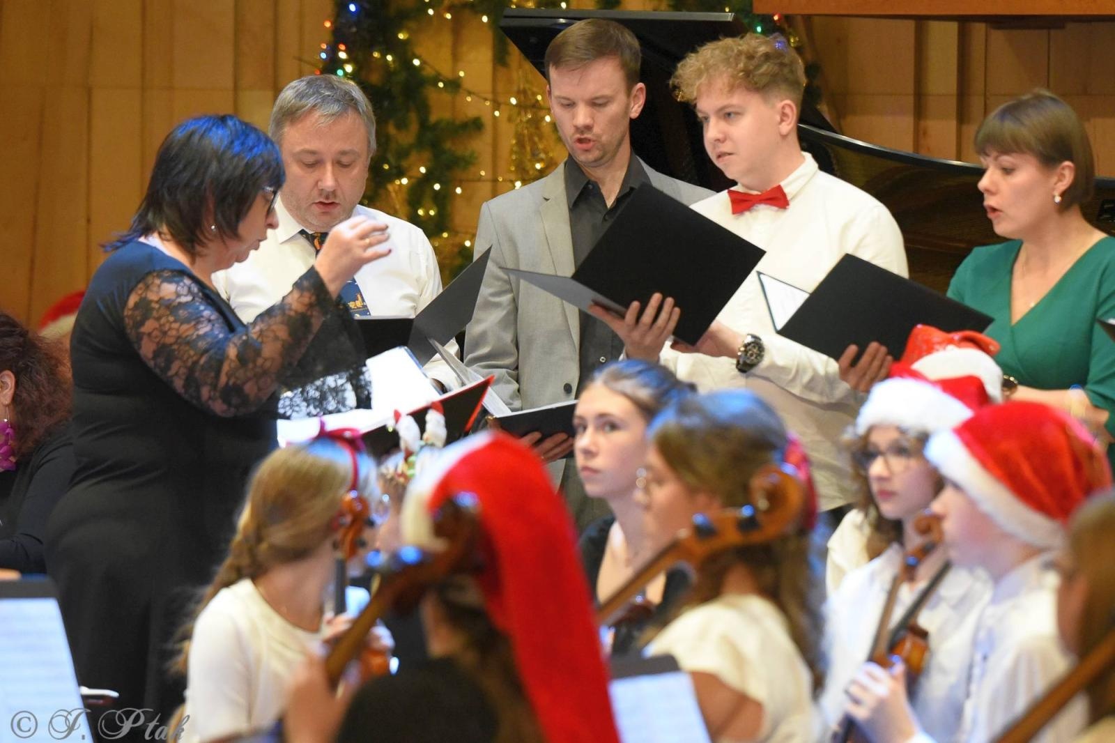 Zdjęcie w galerii na portalu naszraciborz.pl: W szkole muzycznej wybrzmiały kolędy [FOTO i WIDEO] wiadomości z regionu