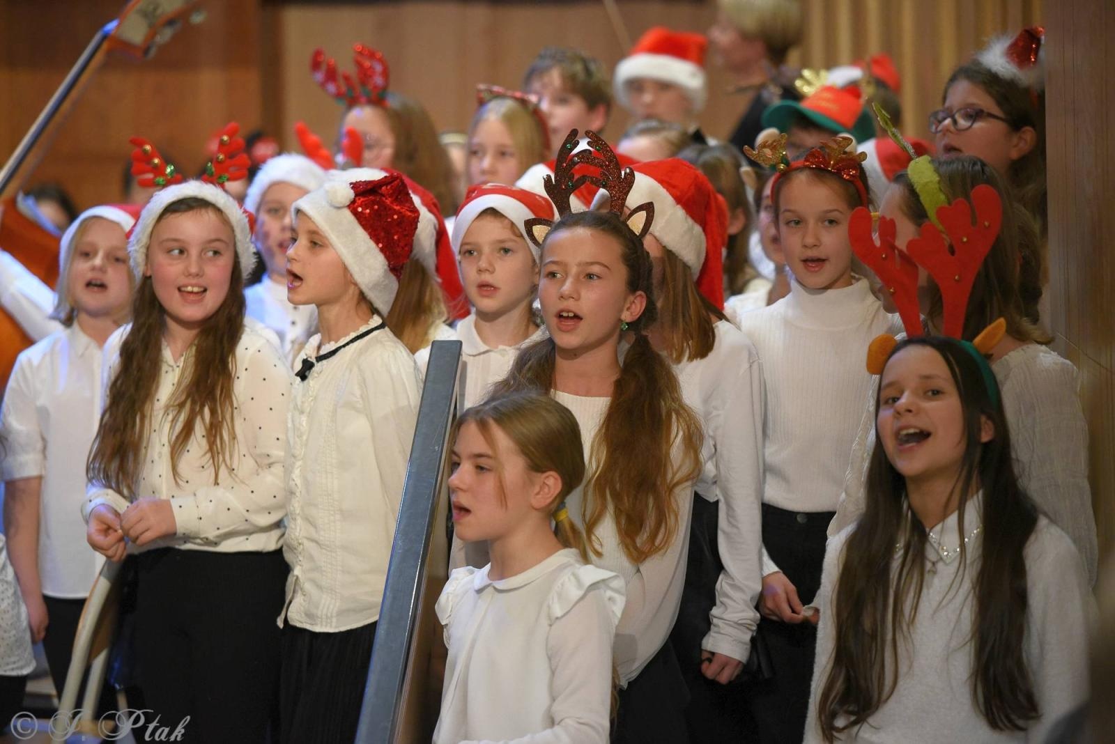 Zdjęcie w galerii na portalu naszraciborz.pl: W szkole muzycznej wybrzmiały kolędy [FOTO i WIDEO] wiadomości z regionu
