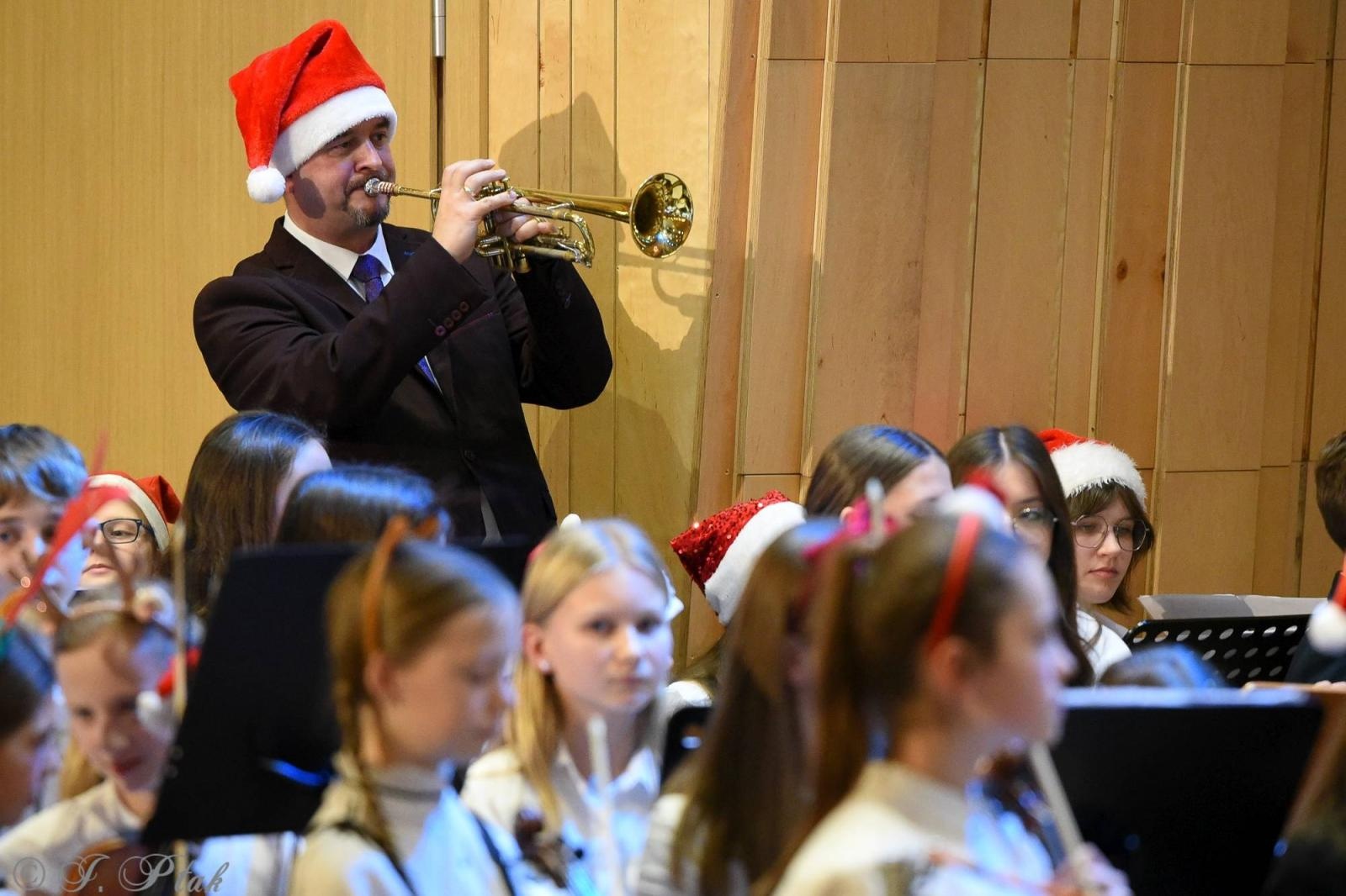 Zdjęcie w galerii na portalu naszraciborz.pl: W szkole muzycznej wybrzmiały kolędy [FOTO i WIDEO] wiadomości z regionu