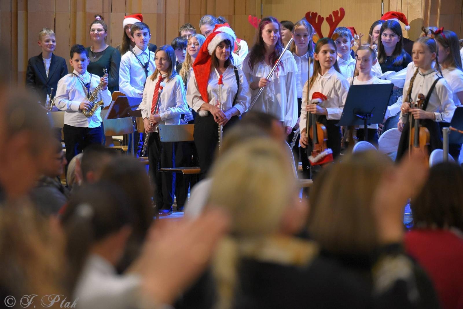 Zdjęcie w galerii na portalu naszraciborz.pl: W szkole muzycznej wybrzmiały kolędy [FOTO i WIDEO] wiadomości z regionu