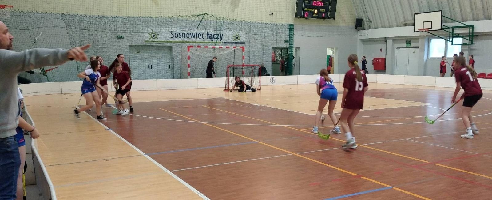 Zdjęcie w galerii na portalu naszraciborz.pl: Unihokej dziewcząt. Uczennice z Tworkowa w finale wojewódzkim wiadomości z regionu