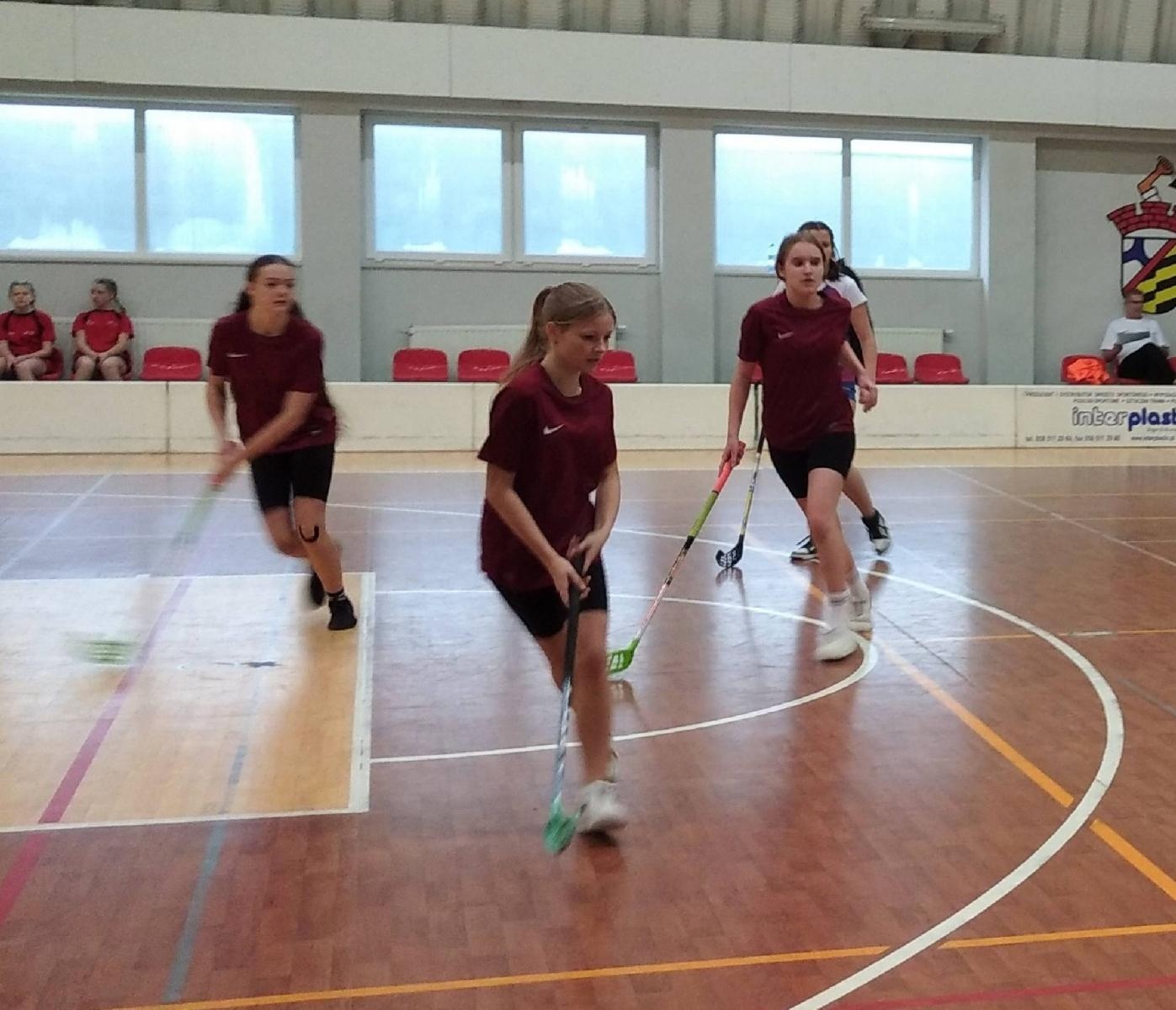 Zdjęcie w galerii na portalu naszraciborz.pl: Unihokej dziewcząt. Uczennice z Tworkowa w finale wojewódzkim wiadomości z regionu