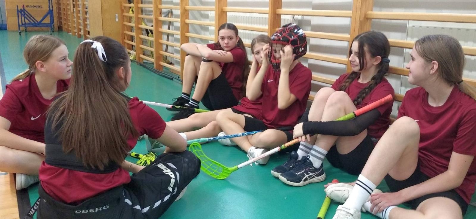 Zdjęcie w galerii na portalu naszraciborz.pl: Unihokej dziewcząt. Uczennice z Tworkowa w finale wojewódzkim wiadomości z regionu