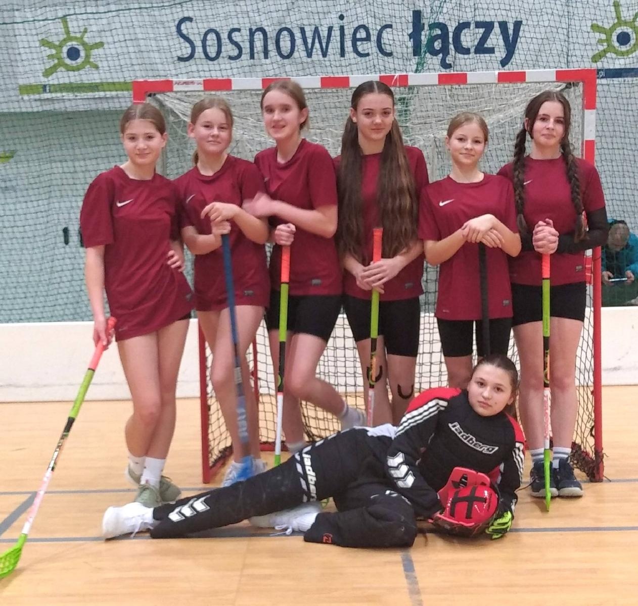 Zdjęcie w galerii na portalu naszraciborz.pl: Unihokej dziewcząt. Uczennice z Tworkowa w finale wojewódzkim wiadomości z regionu