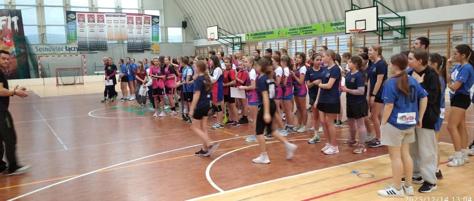 Zdjęcie w galerii na portalu naszraciborz.pl: Unihokej dziewcząt. Uczennice z Tworkowa w finale wojewódzkim wiadomości z regionu