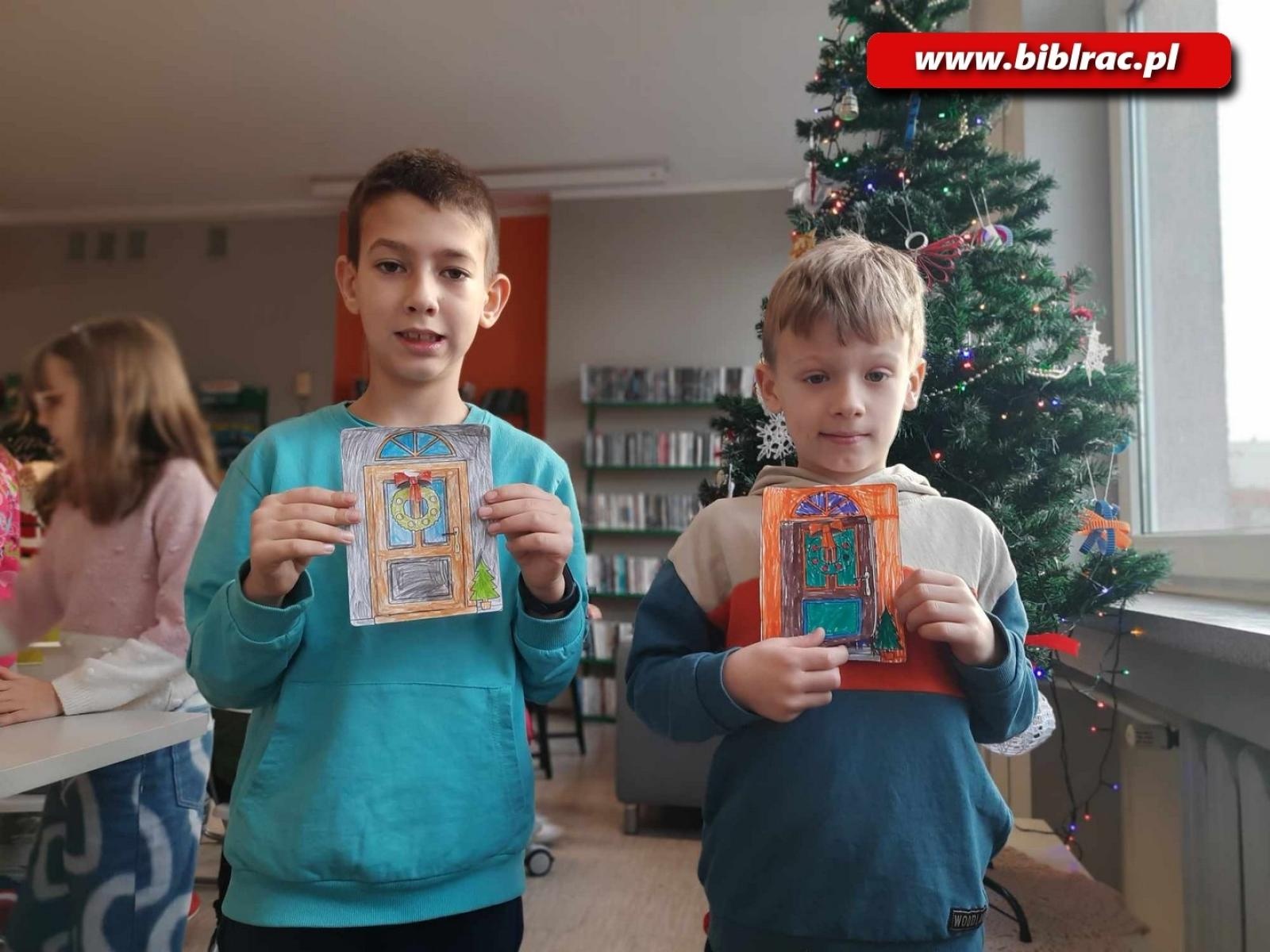 Zdjęcie w galerii na portalu naszraciborz.pl: Przedświąteczny, warsztatowy zawrót głowy w raciborskiej bibliotece wiadomości z regionu