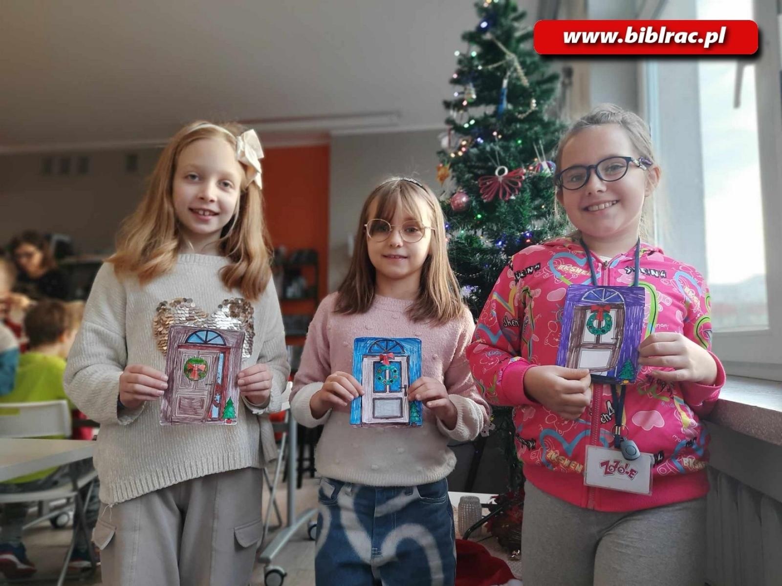 Zdjęcie w galerii na portalu naszraciborz.pl: Przedświąteczny, warsztatowy zawrót głowy w raciborskiej bibliotece wiadomości z regionu