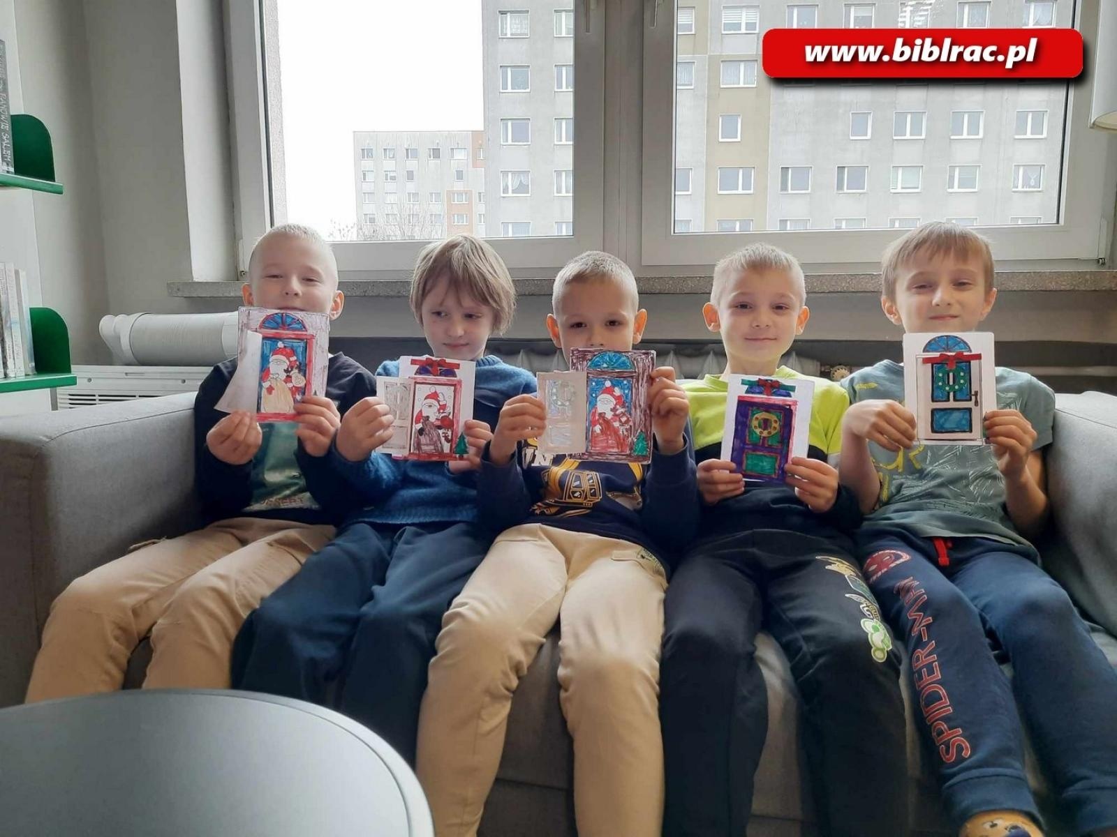 Zdjęcie w galerii na portalu naszraciborz.pl: Przedświąteczny, warsztatowy zawrót głowy w raciborskiej bibliotece wiadomości z regionu