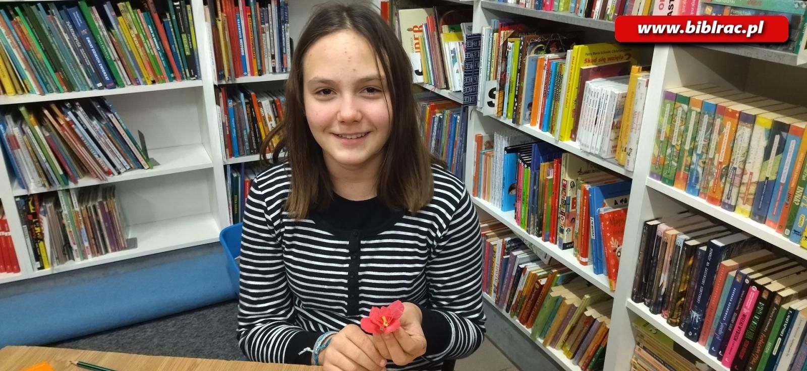 Zdjęcie w galerii na portalu naszraciborz.pl: Przedświąteczny, warsztatowy zawrót głowy w raciborskiej bibliotece wiadomości z regionu