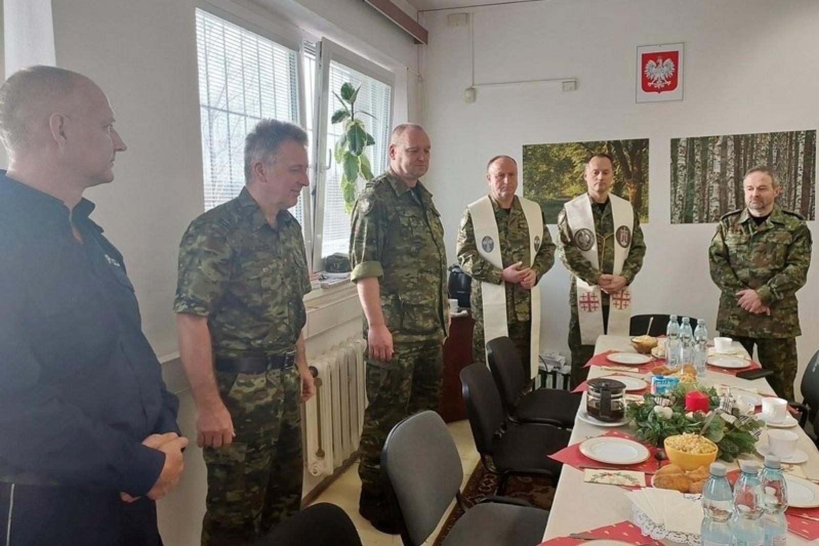 Zdjęcie w galerii na portalu naszraciborz.pl: Świąteczne spotkania opłatkowe u śląskich pograniczników w Raciborzu wiadomości z regionu