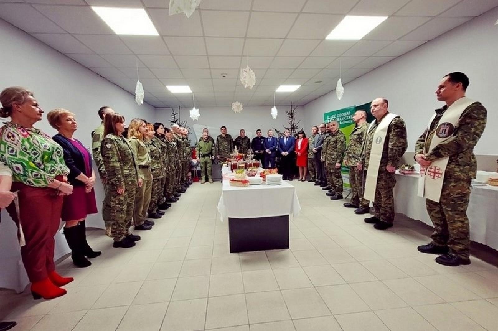 Zdjęcie w galerii na portalu naszraciborz.pl: Świąteczne spotkania opłatkowe u śląskich pograniczników w Raciborzu wiadomości z regionu