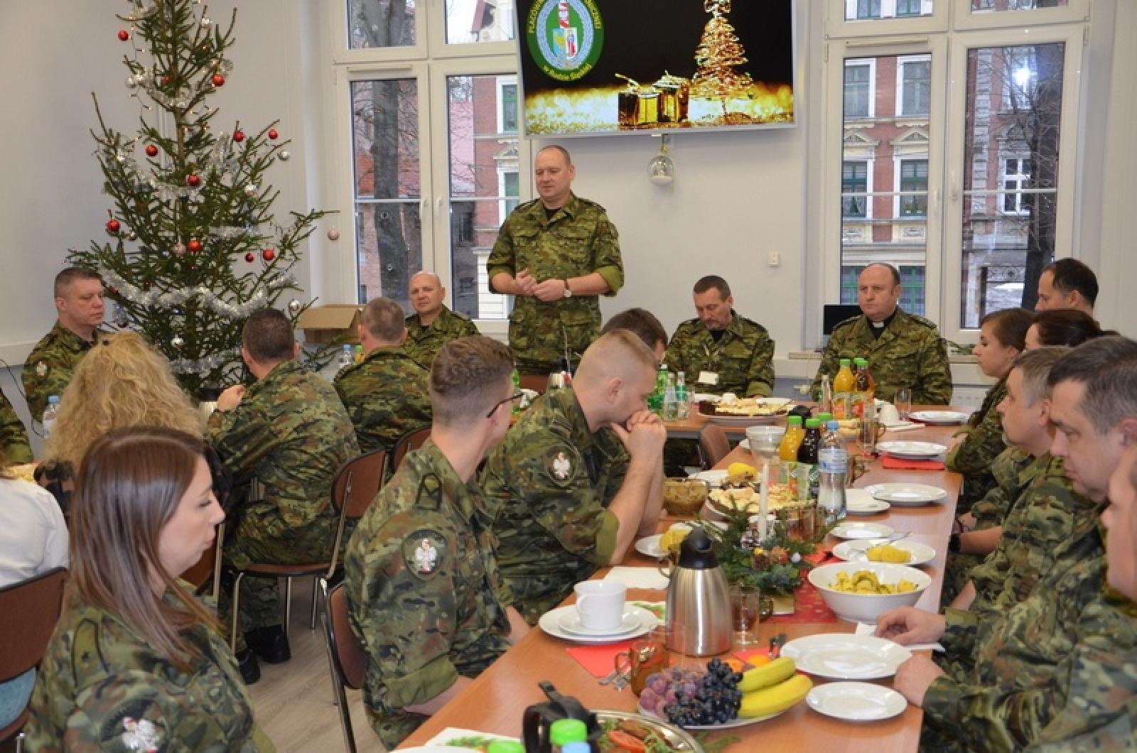 Zdjęcie w galerii na portalu naszraciborz.pl: Świąteczne spotkania opłatkowe u śląskich pograniczników w Raciborzu wiadomości z regionu
