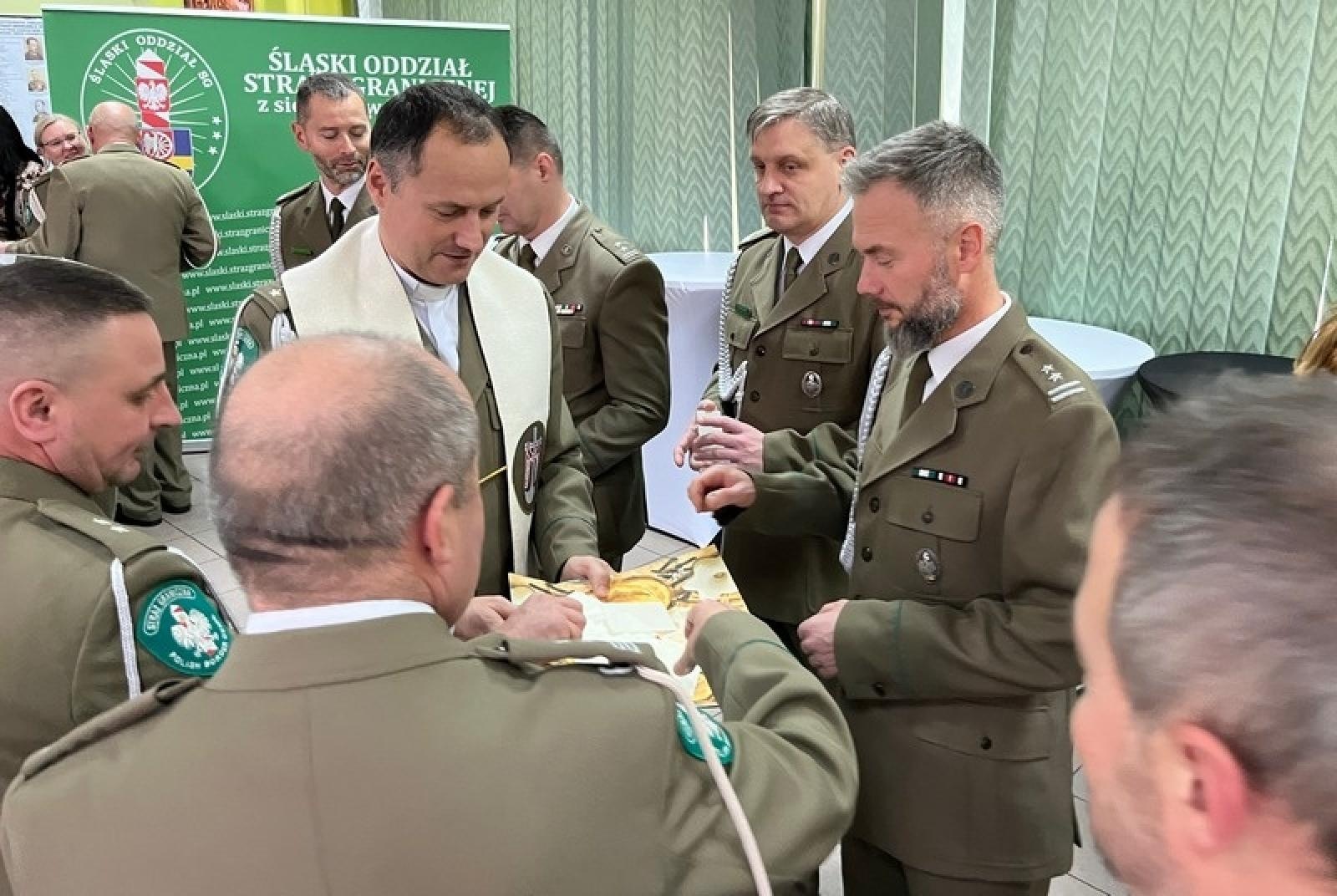 Zdjęcie w galerii na portalu naszraciborz.pl: Świąteczne spotkania opłatkowe u śląskich pograniczników w Raciborzu wiadomości z regionu