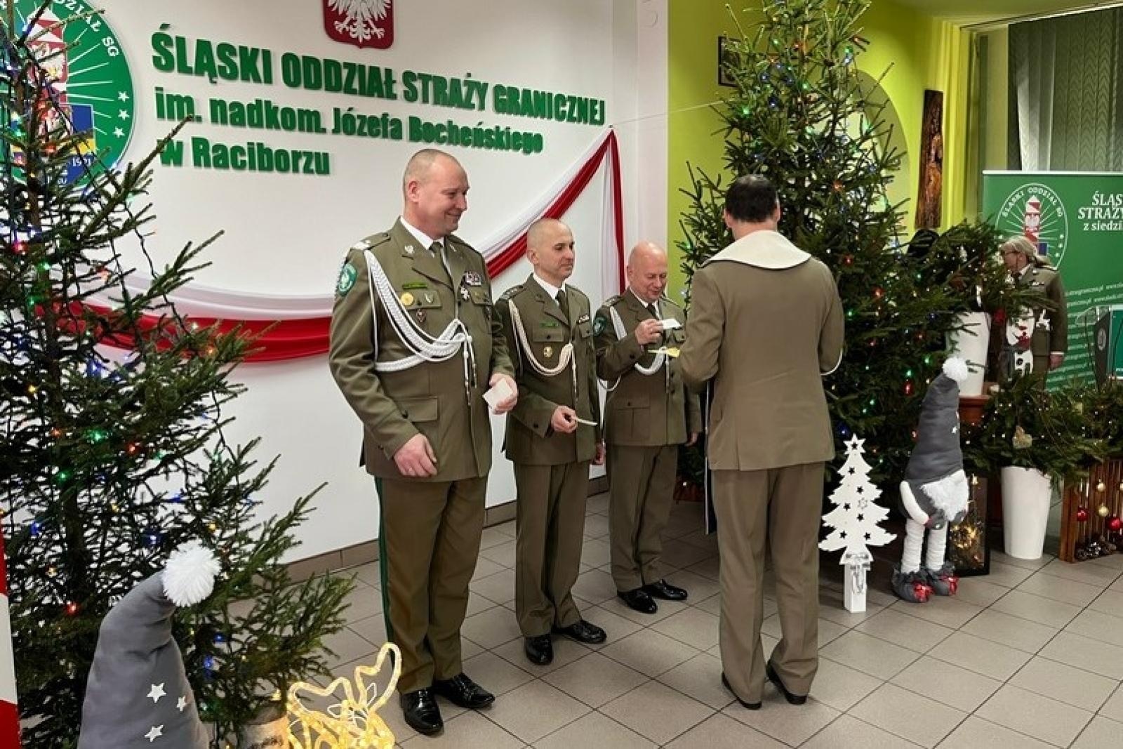 Zdjęcie w galerii na portalu naszraciborz.pl: Świąteczne spotkania opłatkowe u śląskich pograniczników w Raciborzu wiadomości z regionu