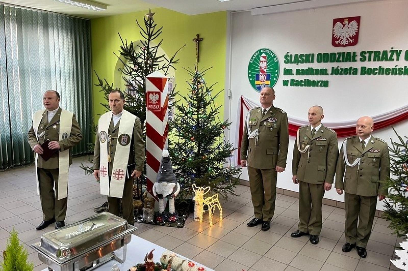 Zdjęcie w galerii na portalu naszraciborz.pl: Świąteczne spotkania opłatkowe u śląskich pograniczników w Raciborzu wiadomości z regionu