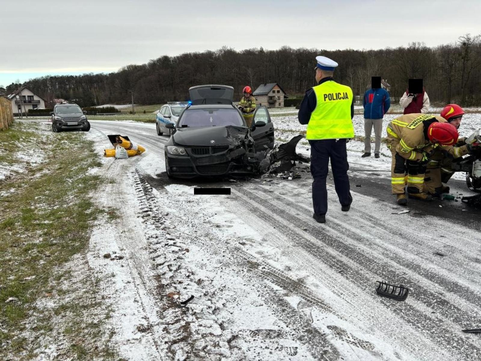 Zdjęcie w galerii na portalu naszraciborz.pl: BMW i volkswagen zderzyły się w Ponięcicach [FOTO] wiadomości z regionu