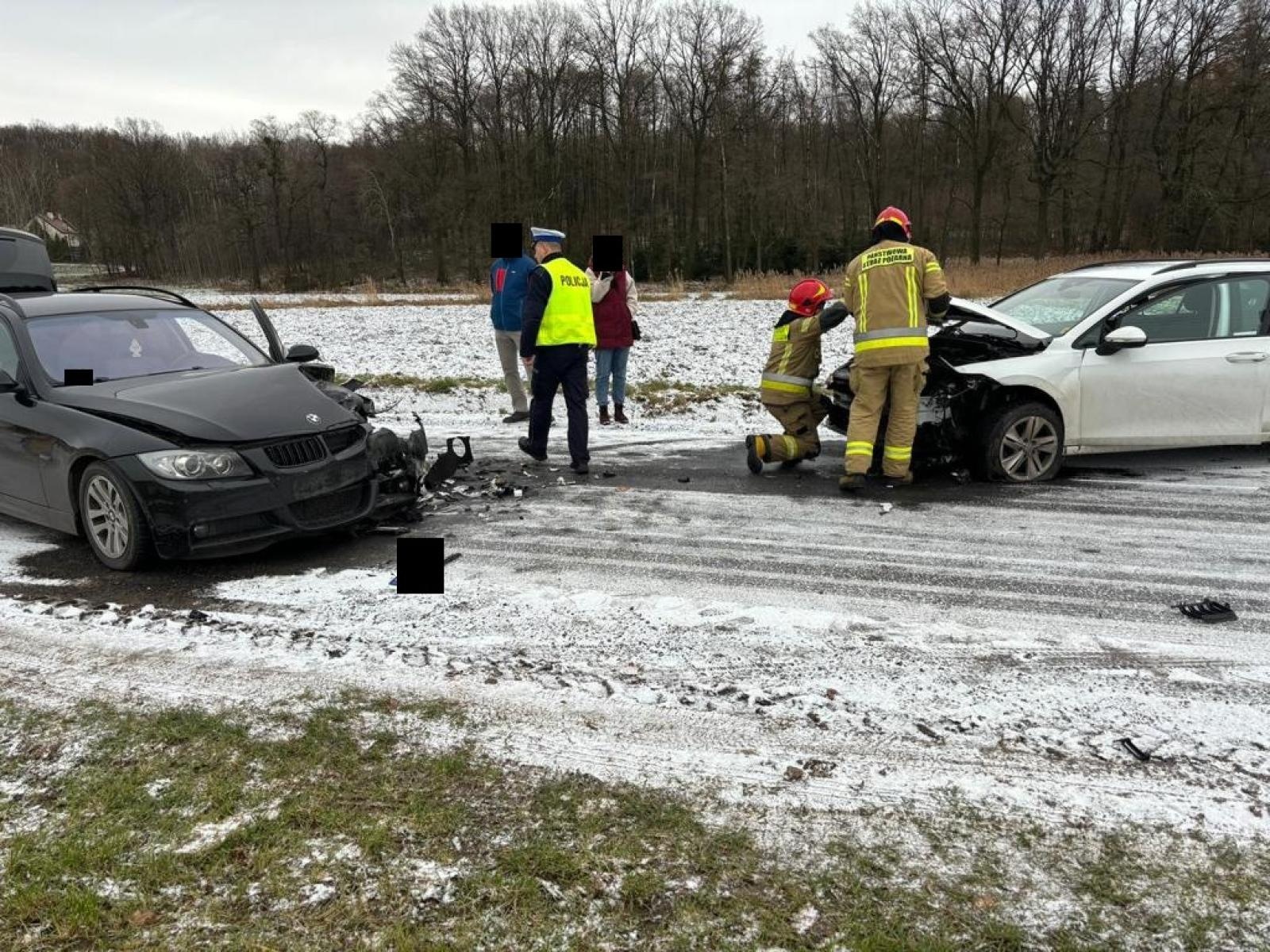 Zdjęcie w galerii na portalu naszraciborz.pl: BMW i volkswagen zderzyły się w Ponięcicach [FOTO] wiadomości z regionu