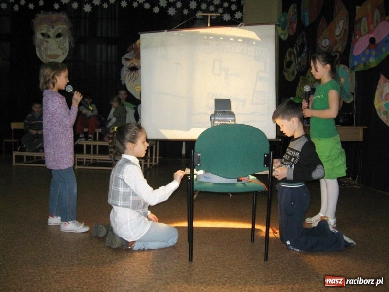 Zdjęcie w galerii na portalu naszraciborz.pl: Studio filmu ekologicznego w SP 4 wiadomości z regionu