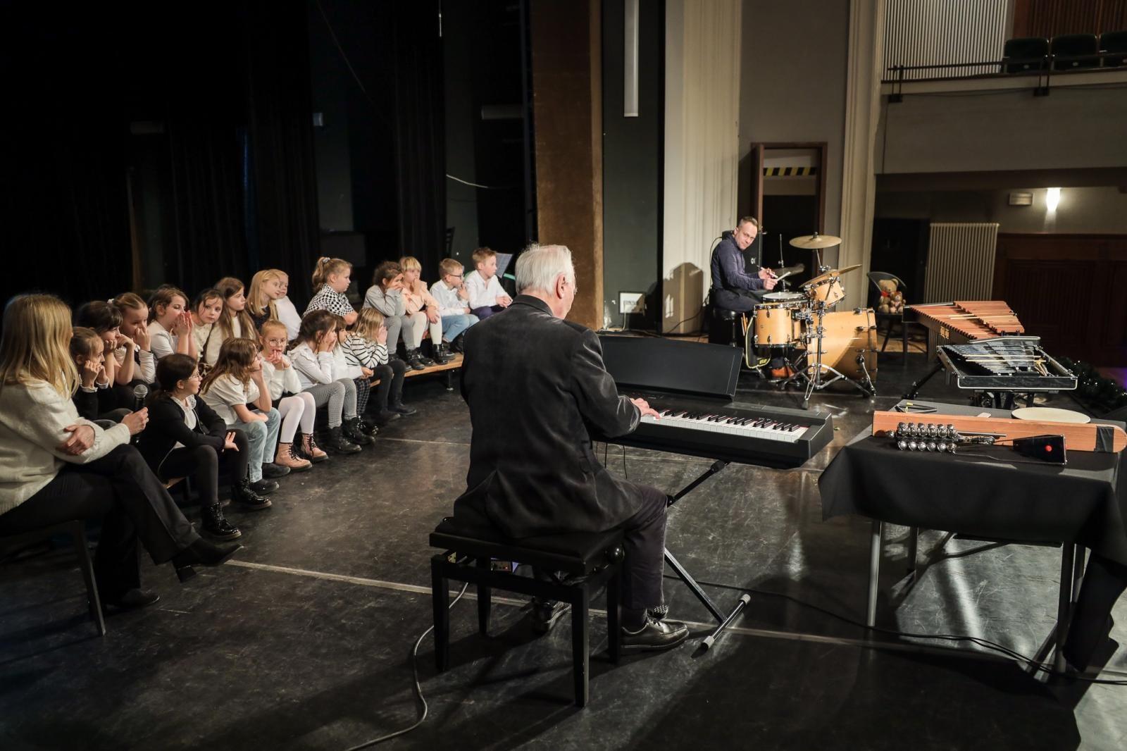 Zdjęcie w galerii na portalu naszraciborz.pl: Świąteczne zakończenie tegorocznych koncertów umuzykalniających w Raciborskim Centrum Kultury wiadomości z regionu