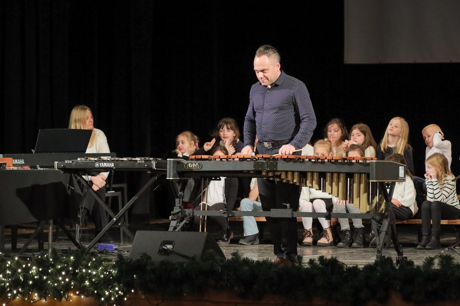 Zdjęcie w galerii na portalu naszraciborz.pl: Świąteczne zakończenie tegorocznych koncertów umuzykalniających w Raciborskim Centrum Kultury wiadomości z regionu