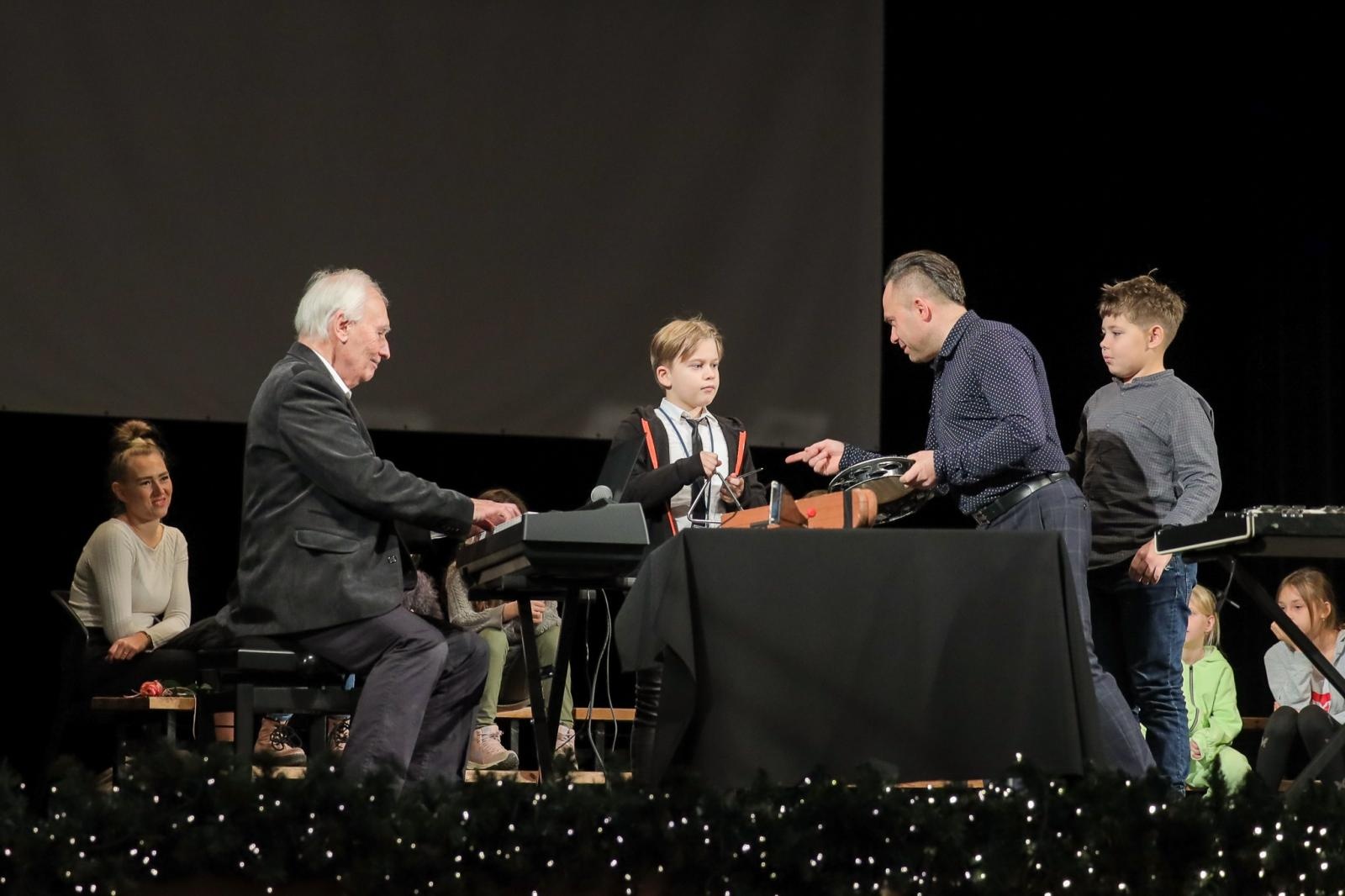 Zdjęcie w galerii na portalu naszraciborz.pl: Świąteczne zakończenie tegorocznych koncertów umuzykalniających w Raciborskim Centrum Kultury wiadomości z regionu