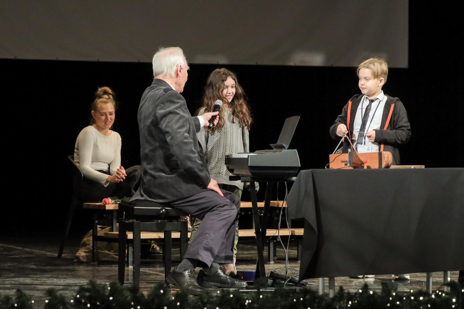 Zdjęcie w galerii na portalu naszraciborz.pl: Świąteczne zakończenie tegorocznych koncertów umuzykalniających w Raciborskim Centrum Kultury wiadomości z regionu