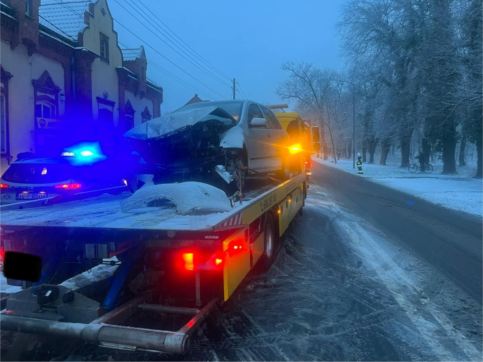 Zdjęcie w galerii na portalu naszraciborz.pl: Raciborska policja ku przestrodze. Zderzenie w Rudach i złe prognozy wiadomości z regionu