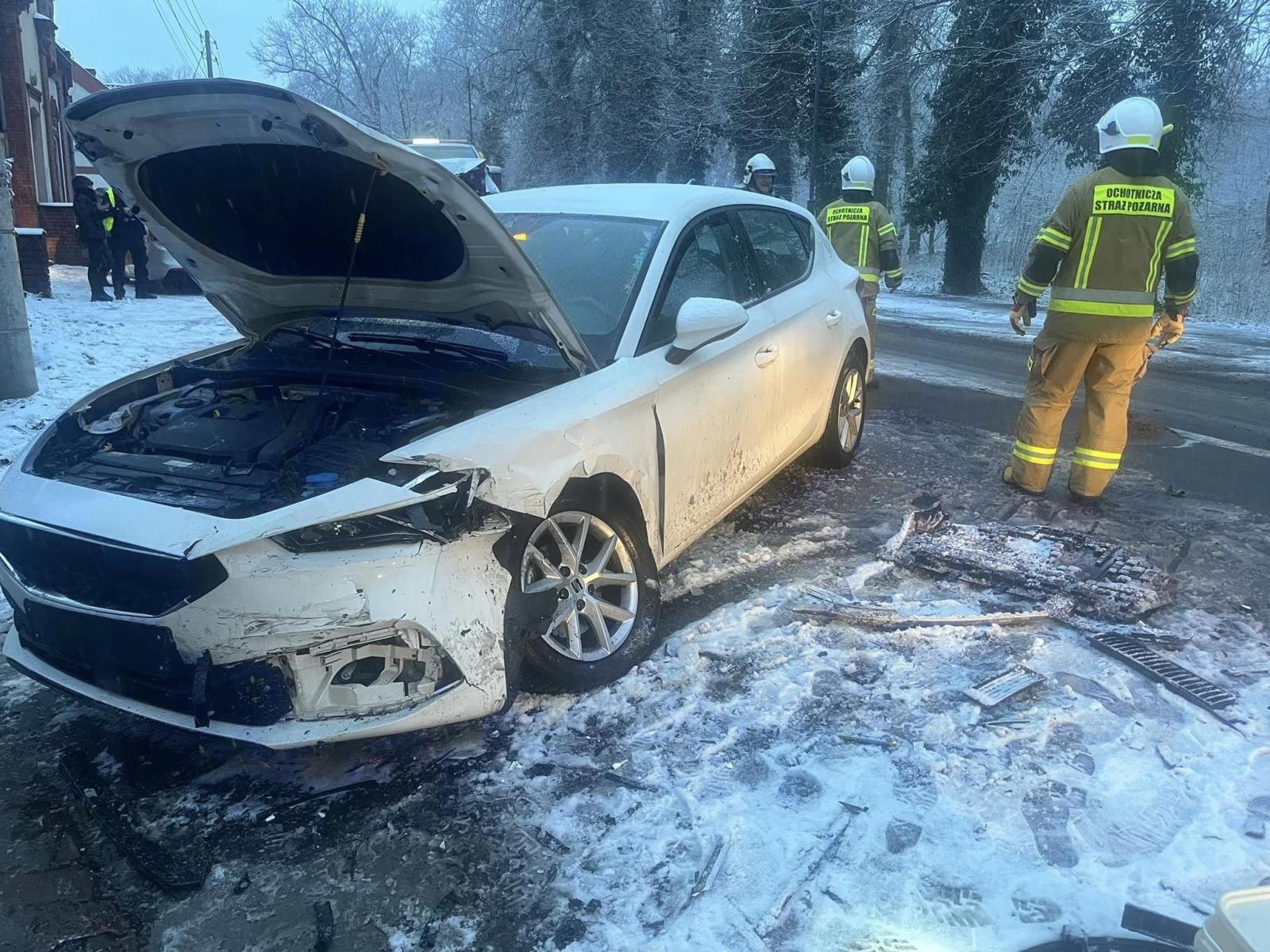 Zdjęcie w galerii na portalu naszraciborz.pl: Raciborska policja ku przestrodze. Zderzenie w Rudach i złe prognozy wiadomości z regionu