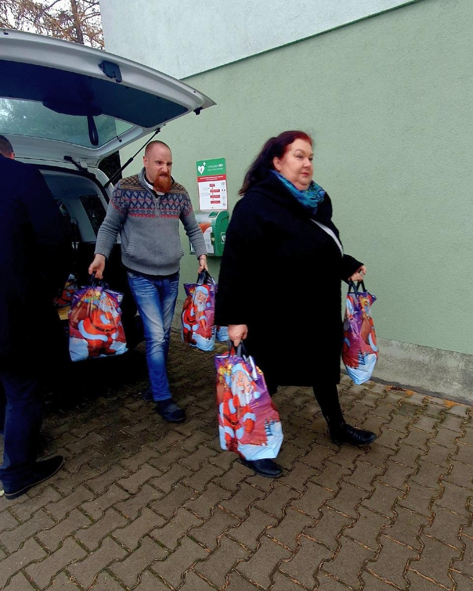 Zdjęcie w galerii na portalu naszraciborz.pl: Ludzie Hołowni przygotowali paczki i upiekli ciasta. Trafiły do trzech miejsc wiadomości z regionu