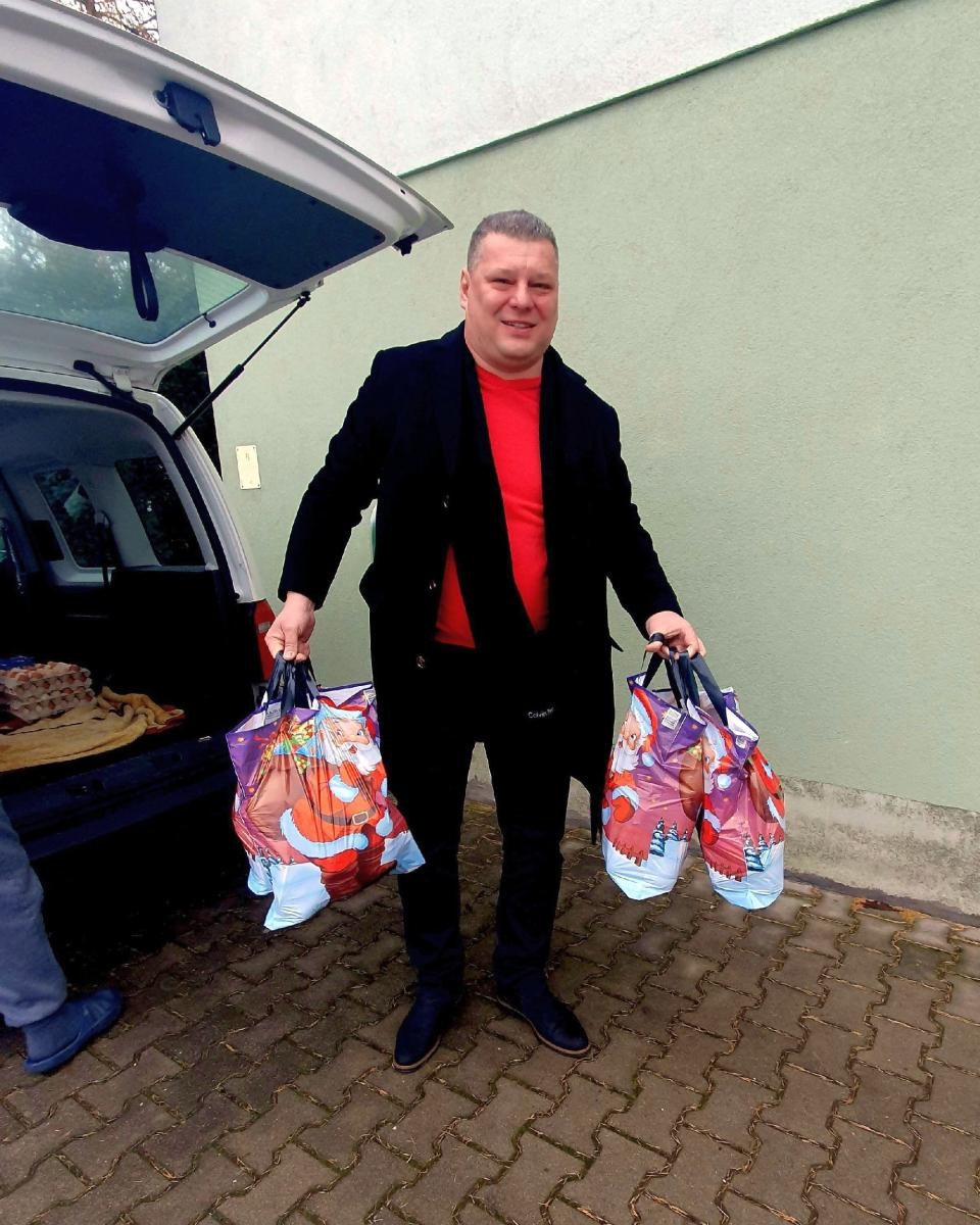 Zdjęcie w galerii na portalu naszraciborz.pl: Ludzie Hołowni przygotowali paczki i upiekli ciasta. Trafiły do trzech miejsc wiadomości z regionu