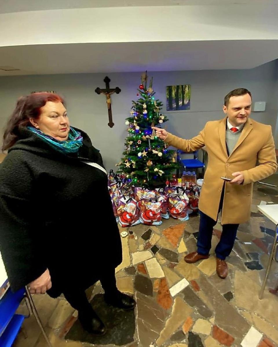 Zdjęcie w galerii na portalu naszraciborz.pl: Ludzie Hołowni przygotowali paczki i upiekli ciasta. Trafiły do trzech miejsc wiadomości z regionu