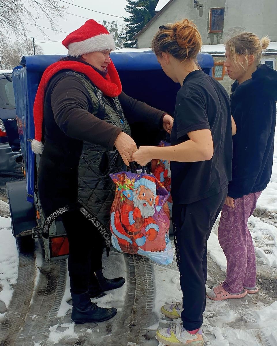 Zdjęcie w galerii na portalu naszraciborz.pl: Ludzie Hołowni przygotowali paczki i upiekli ciasta. Trafiły do trzech miejsc wiadomości z regionu
