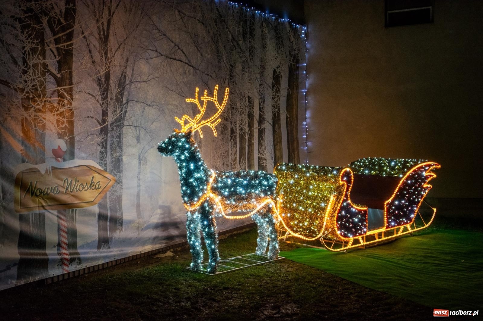 Zdjęcie w galerii na portalu naszraciborz.pl: Świetlne sanie i laserowe show. Bajkowa Nowa Wioska zaprasza [FOTO i WIDEO] wiadomości z regionu
