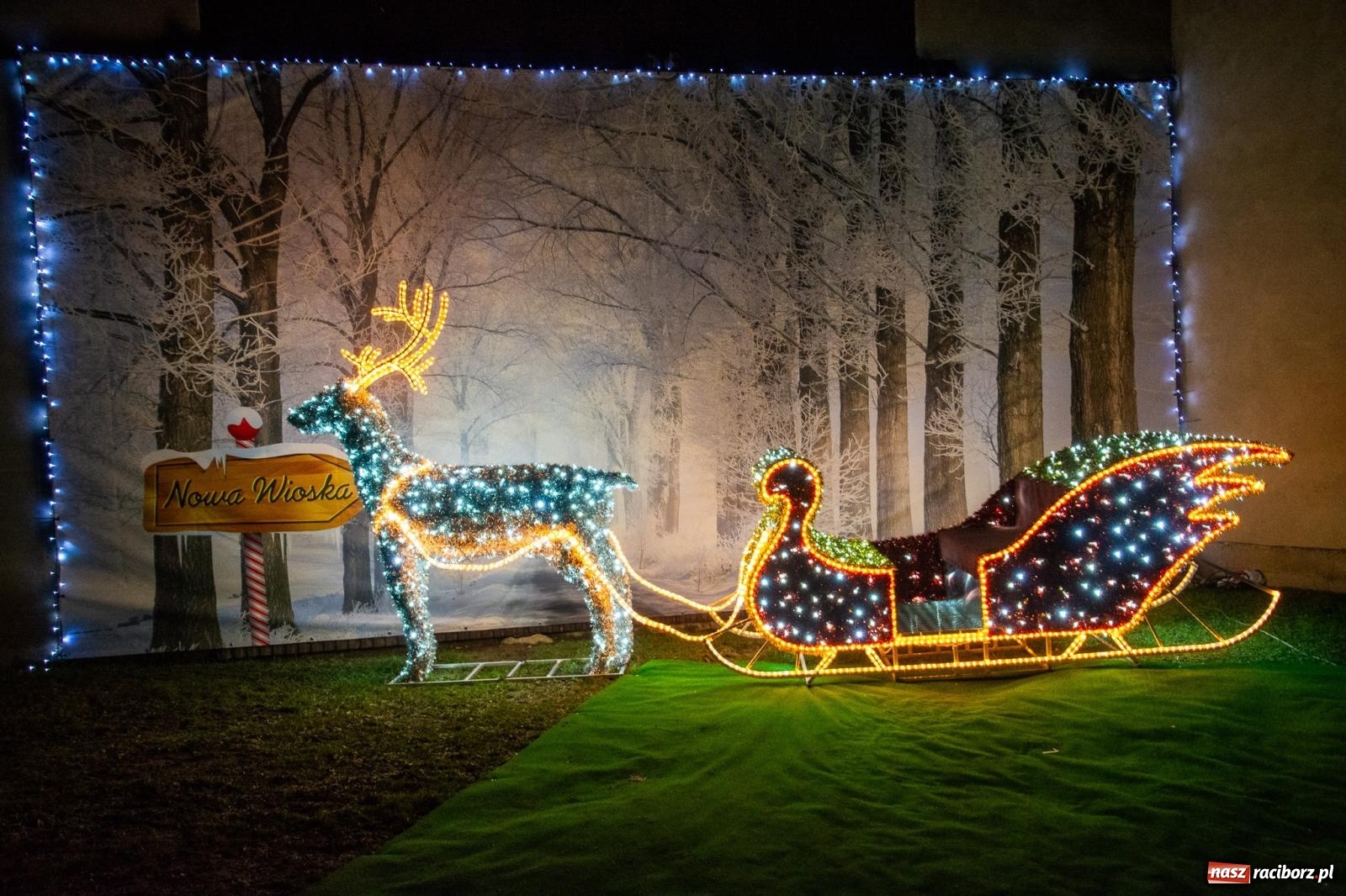 Zdjęcie w galerii na portalu naszraciborz.pl: Świetlne sanie i laserowe show. Bajkowa Nowa Wioska zaprasza [FOTO i WIDEO] wiadomości z regionu