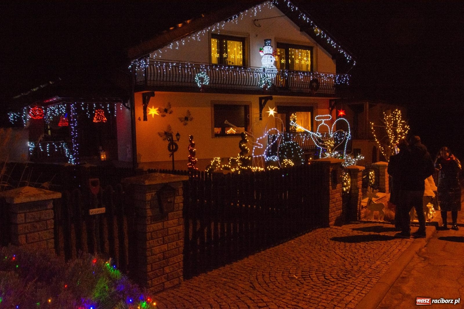 Zdjęcie w galerii na portalu naszraciborz.pl: Świetlne sanie i laserowe show. Bajkowa Nowa Wioska zaprasza [FOTO i WIDEO] wiadomości z regionu