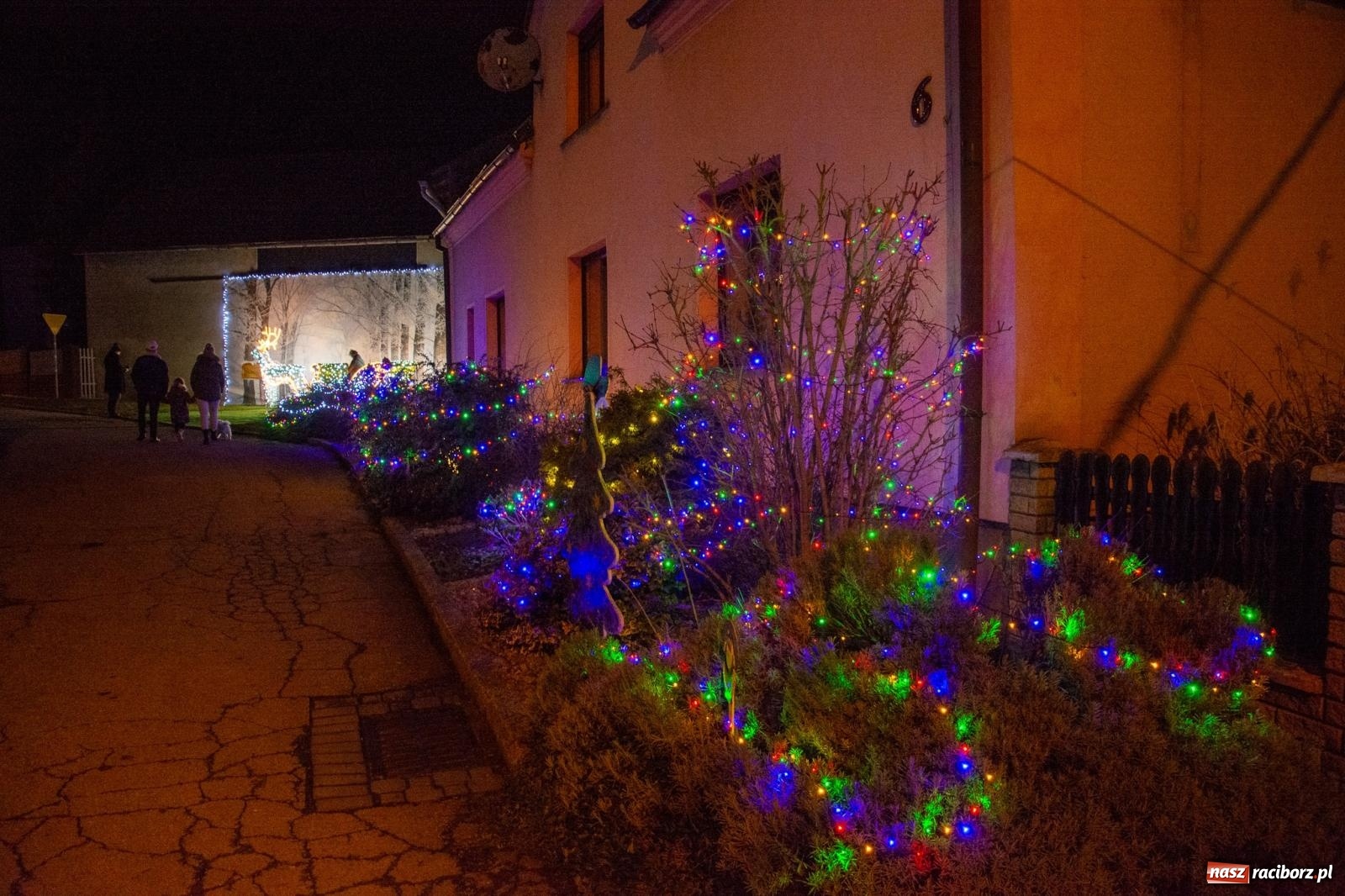 Zdjęcie w galerii na portalu naszraciborz.pl: Świetlne sanie i laserowe show. Bajkowa Nowa Wioska zaprasza [FOTO i WIDEO] wiadomości z regionu