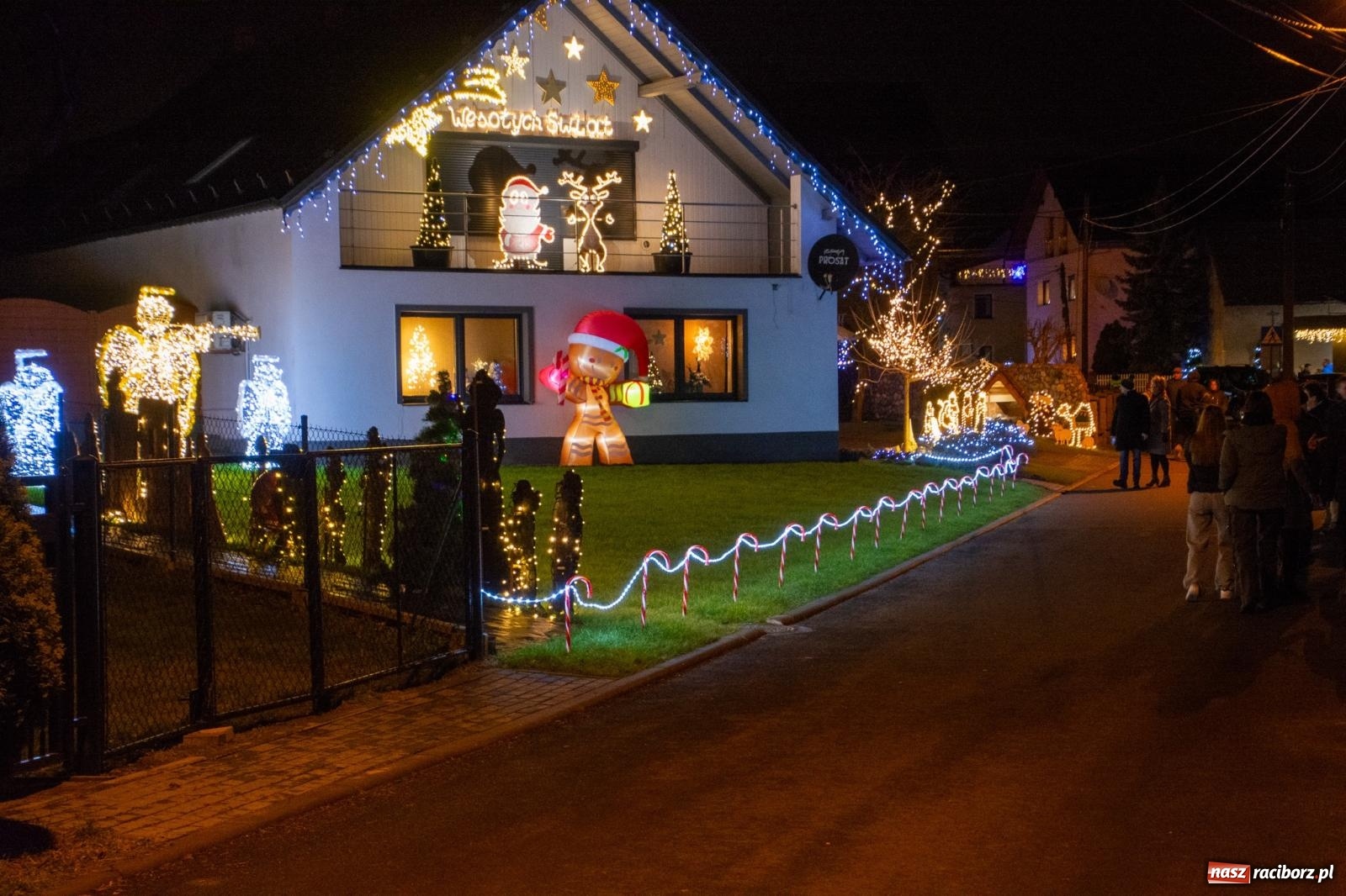 Zdjęcie w galerii na portalu naszraciborz.pl: Świetlne sanie i laserowe show. Bajkowa Nowa Wioska zaprasza [FOTO i WIDEO] wiadomości z regionu