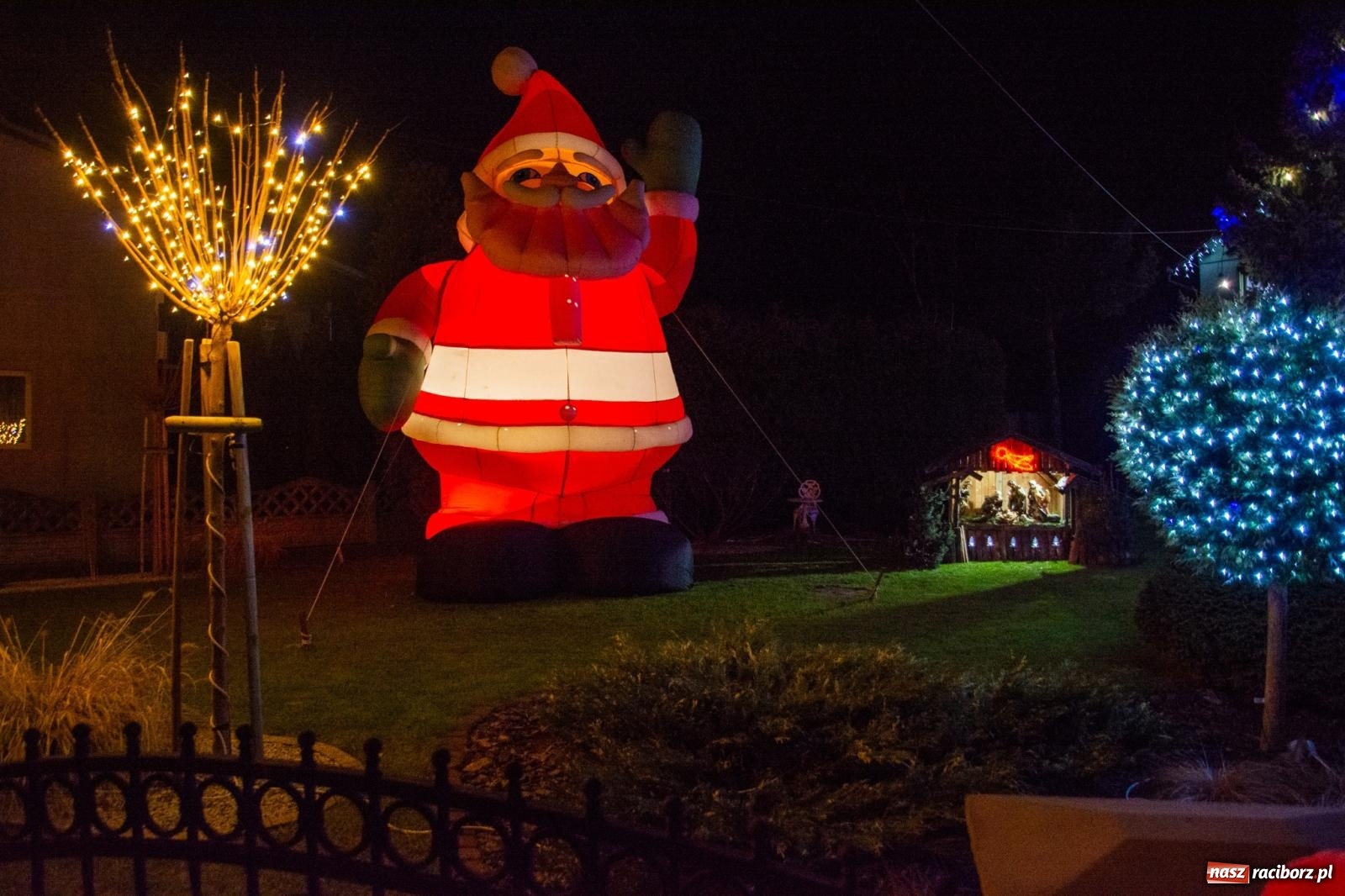 Zdjęcie w galerii na portalu naszraciborz.pl: Świetlne sanie i laserowe show. Bajkowa Nowa Wioska zaprasza [FOTO i WIDEO] wiadomości z regionu
