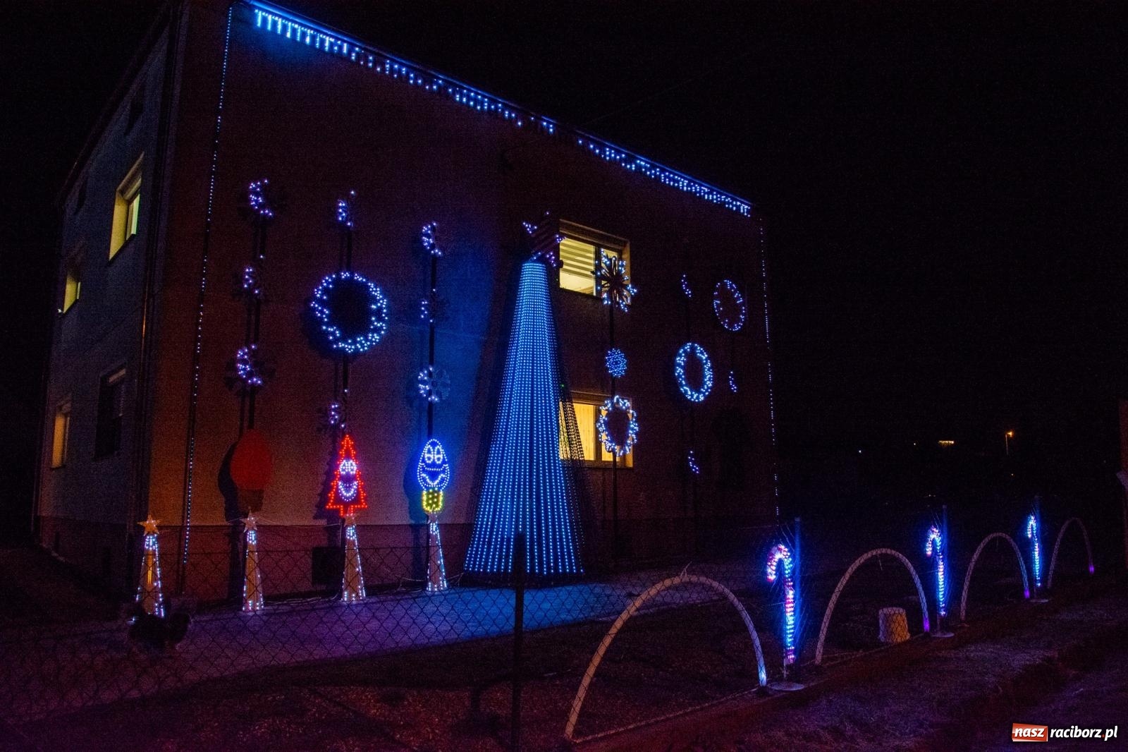 Zdjęcie w galerii na portalu naszraciborz.pl: Świetlne sanie i laserowe show. Bajkowa Nowa Wioska zaprasza [FOTO i WIDEO] wiadomości z regionu