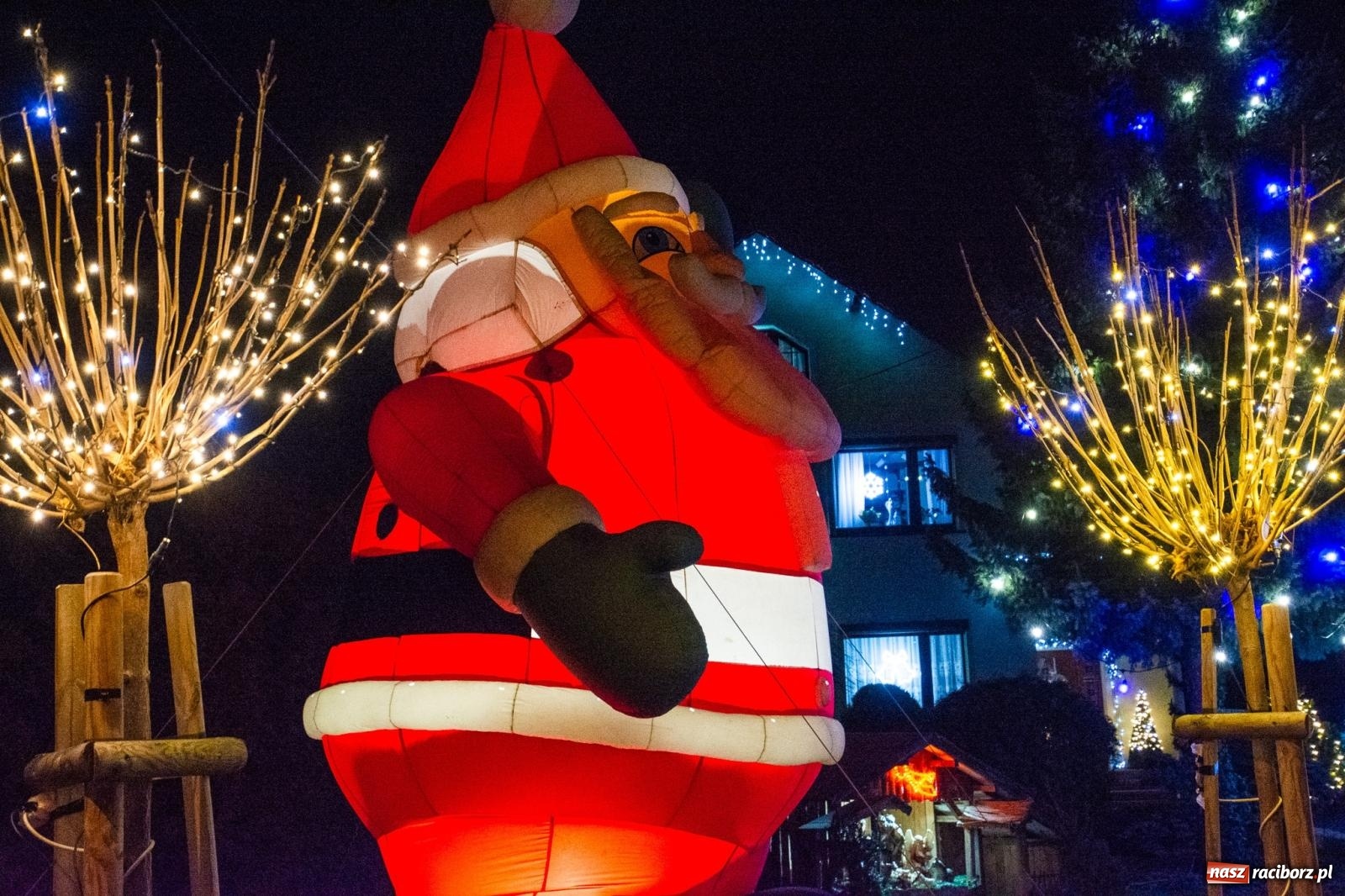 Zdjęcie w galerii na portalu naszraciborz.pl: Świetlne sanie i laserowe show. Bajkowa Nowa Wioska zaprasza [FOTO i WIDEO] wiadomości z regionu