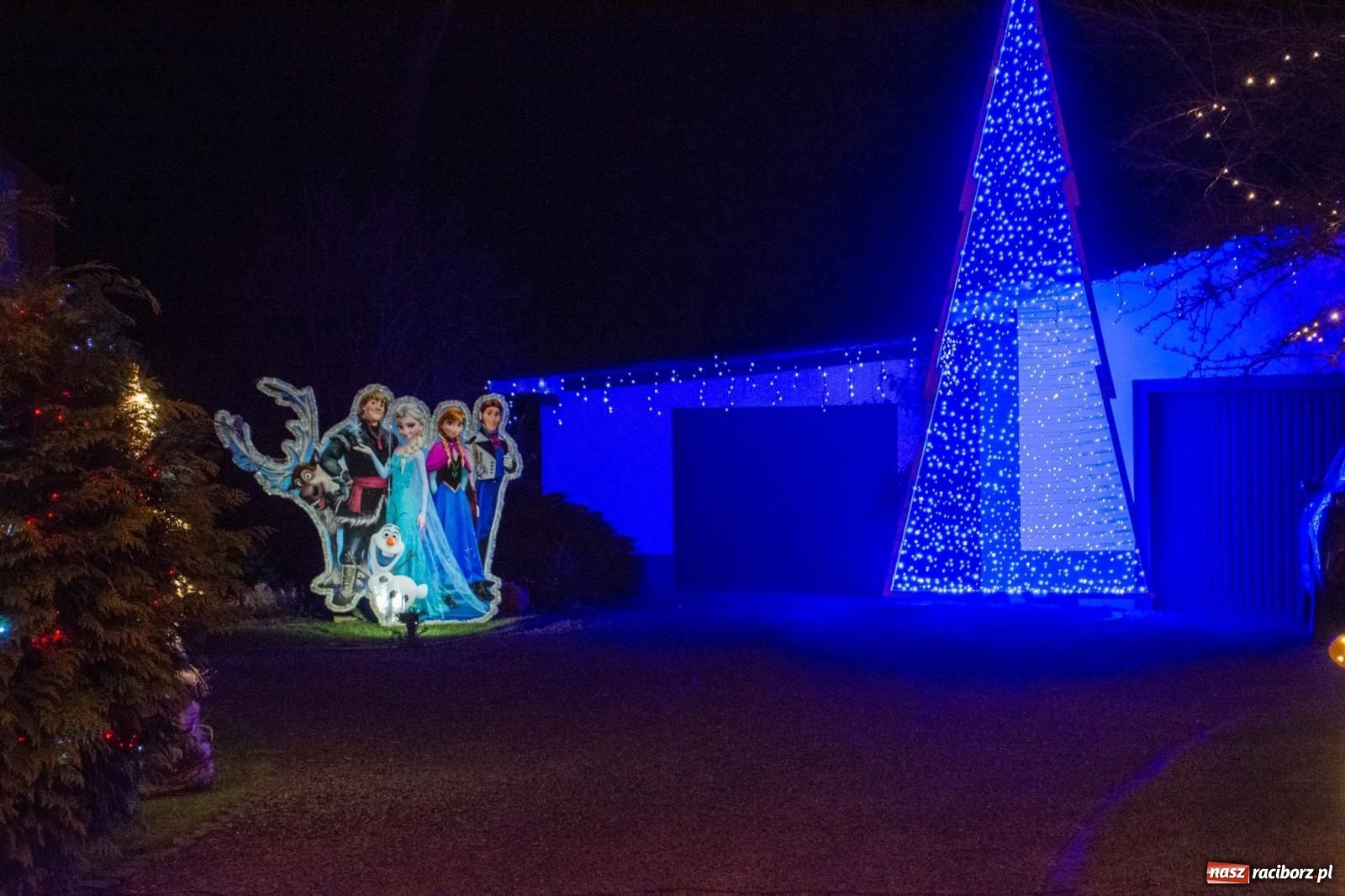 Zdjęcie w galerii na portalu naszraciborz.pl: Świetlne sanie i laserowe show. Bajkowa Nowa Wioska zaprasza [FOTO i WIDEO] wiadomości z regionu